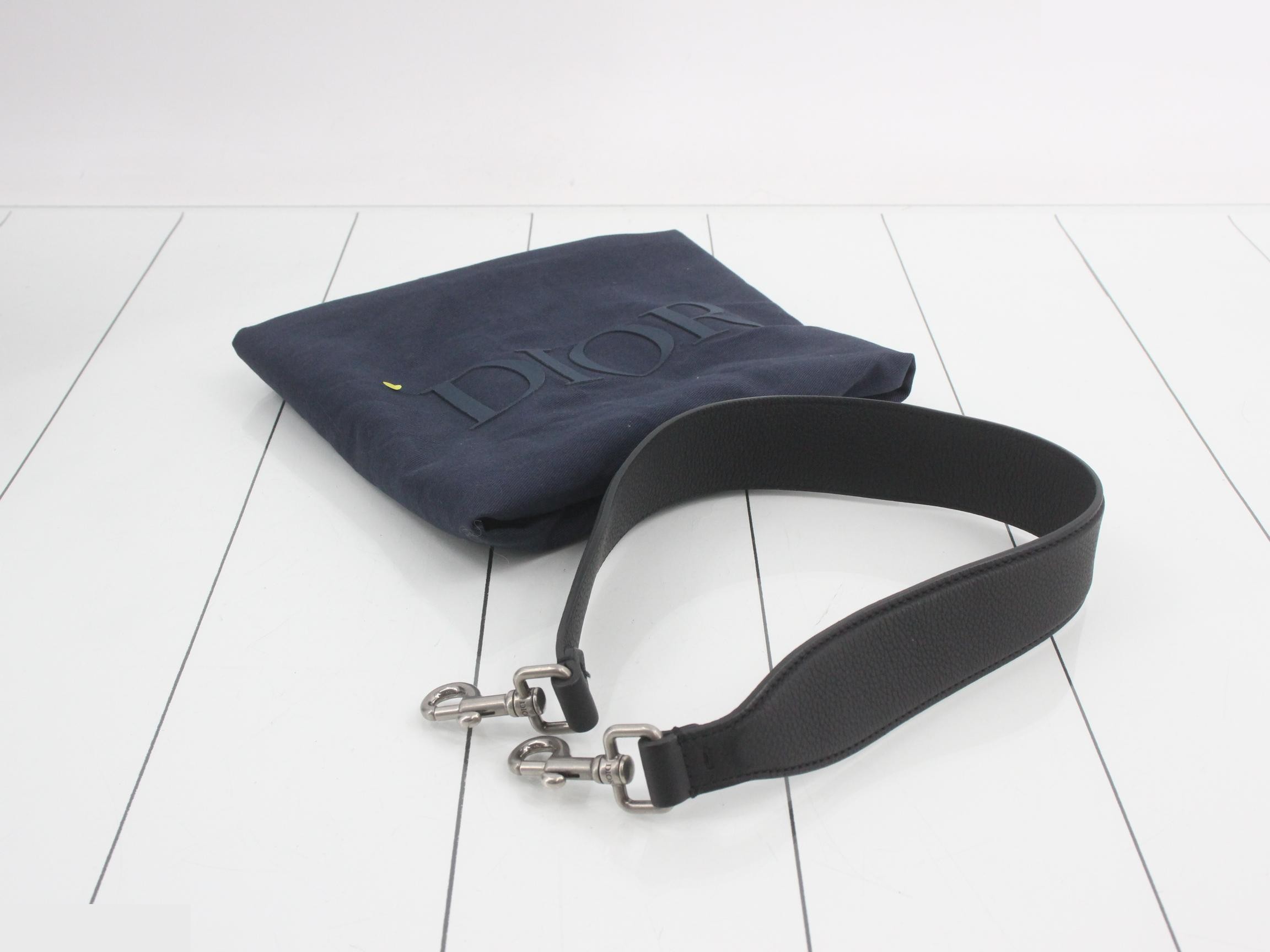 Current model: Oblique Vertical Hobo Bag — view 7
