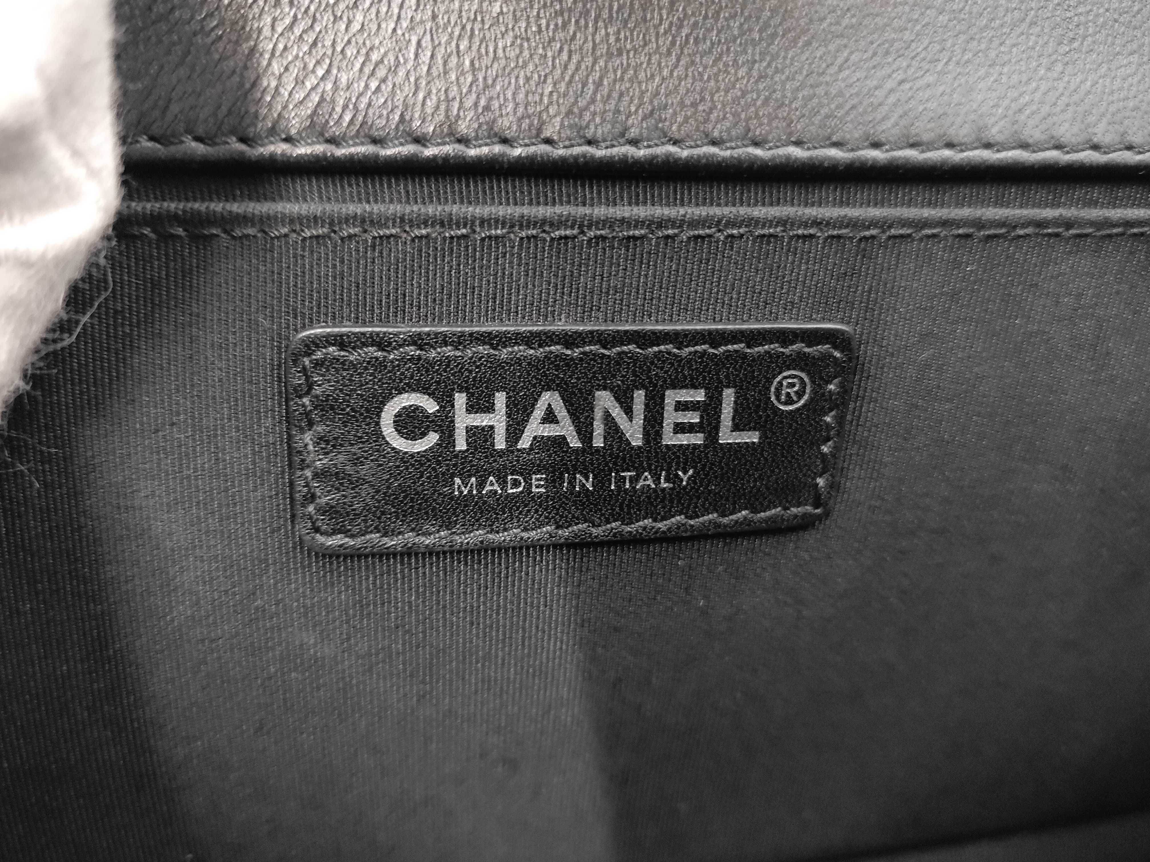 Boy Chanel 25 Lambskin Shoulder Bag — view 10