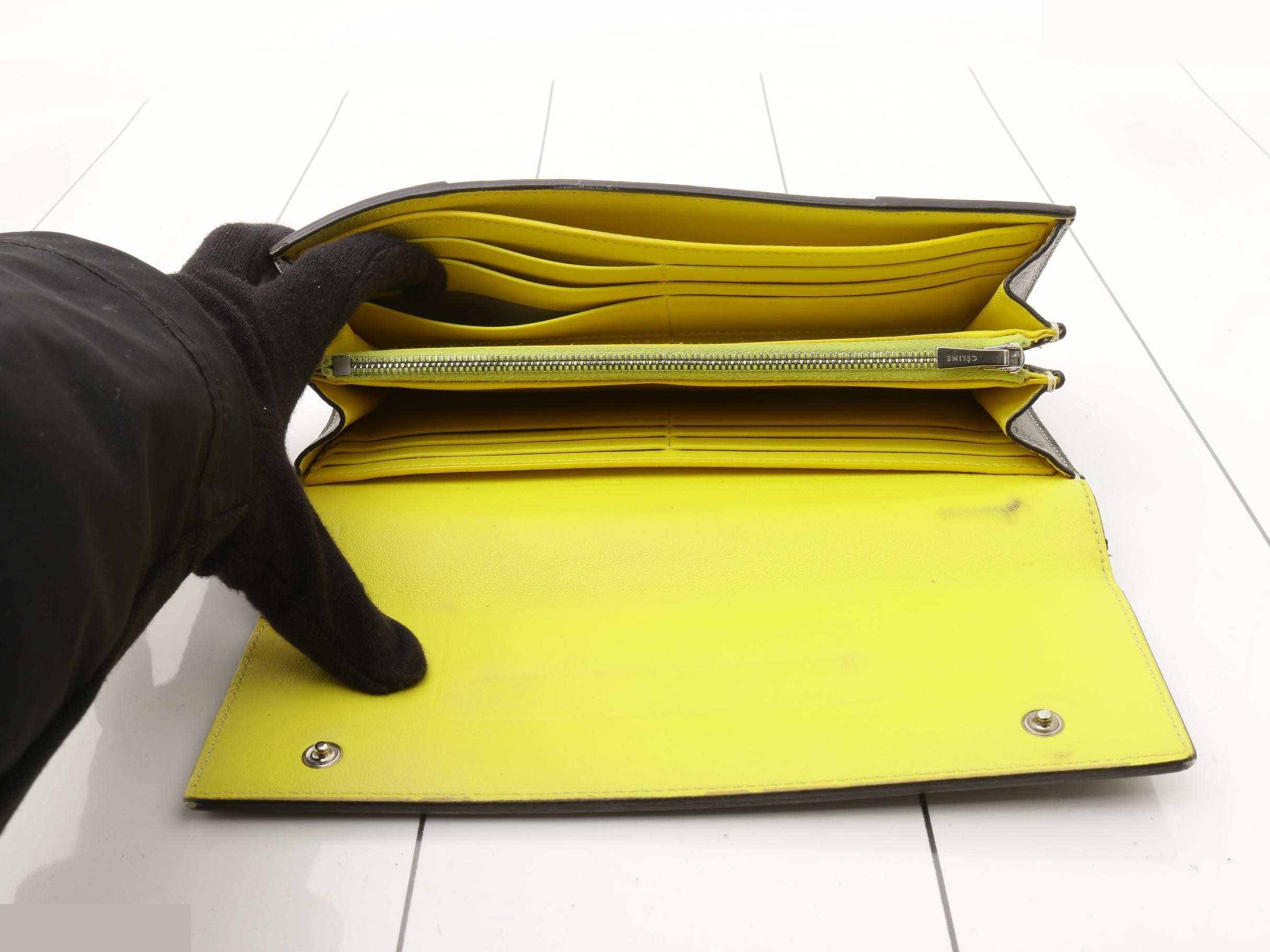 wallet — view 4