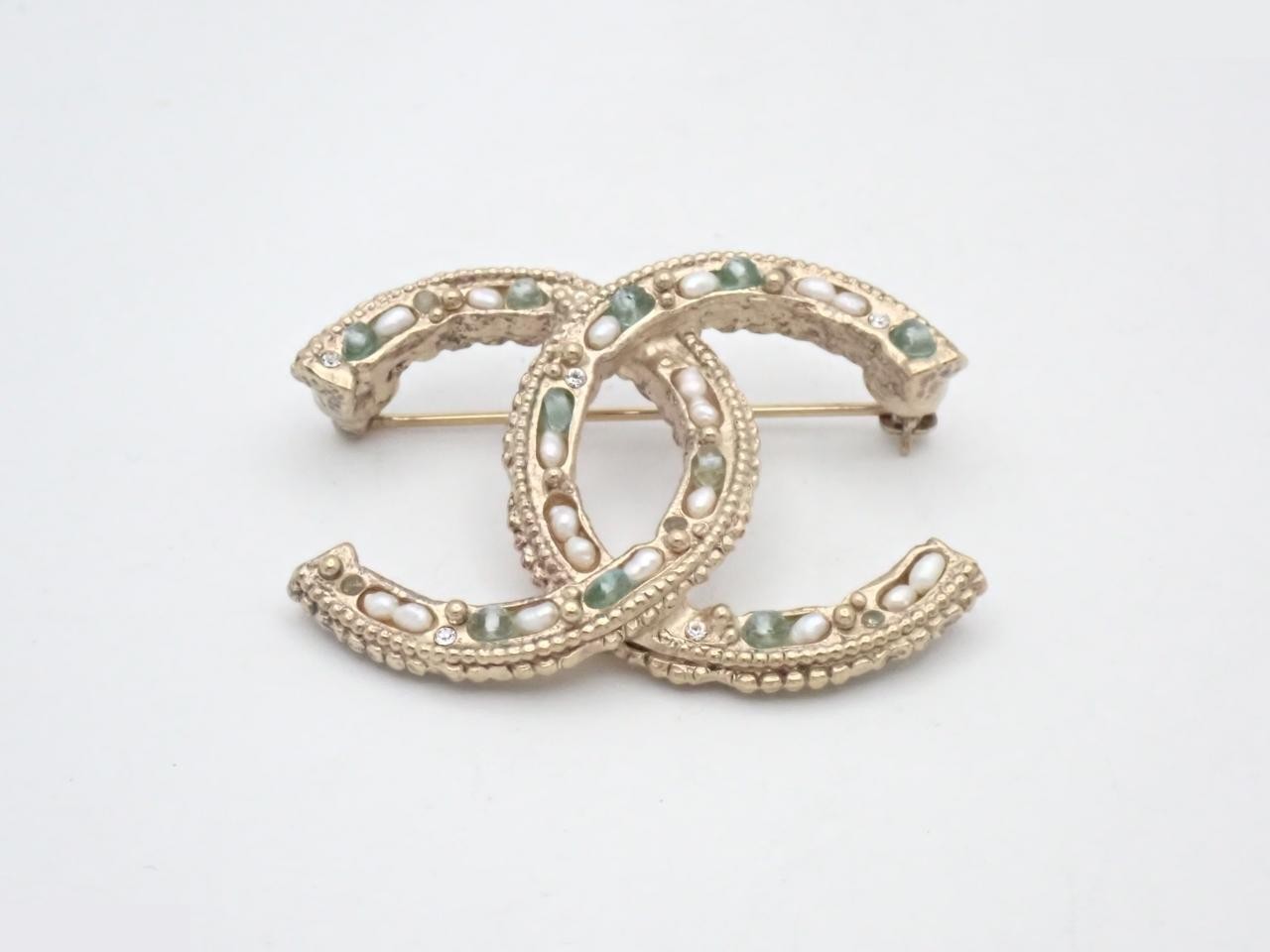 brooch, A18C, Coco Mark, colored stone, pearl, 4.5cm wide.