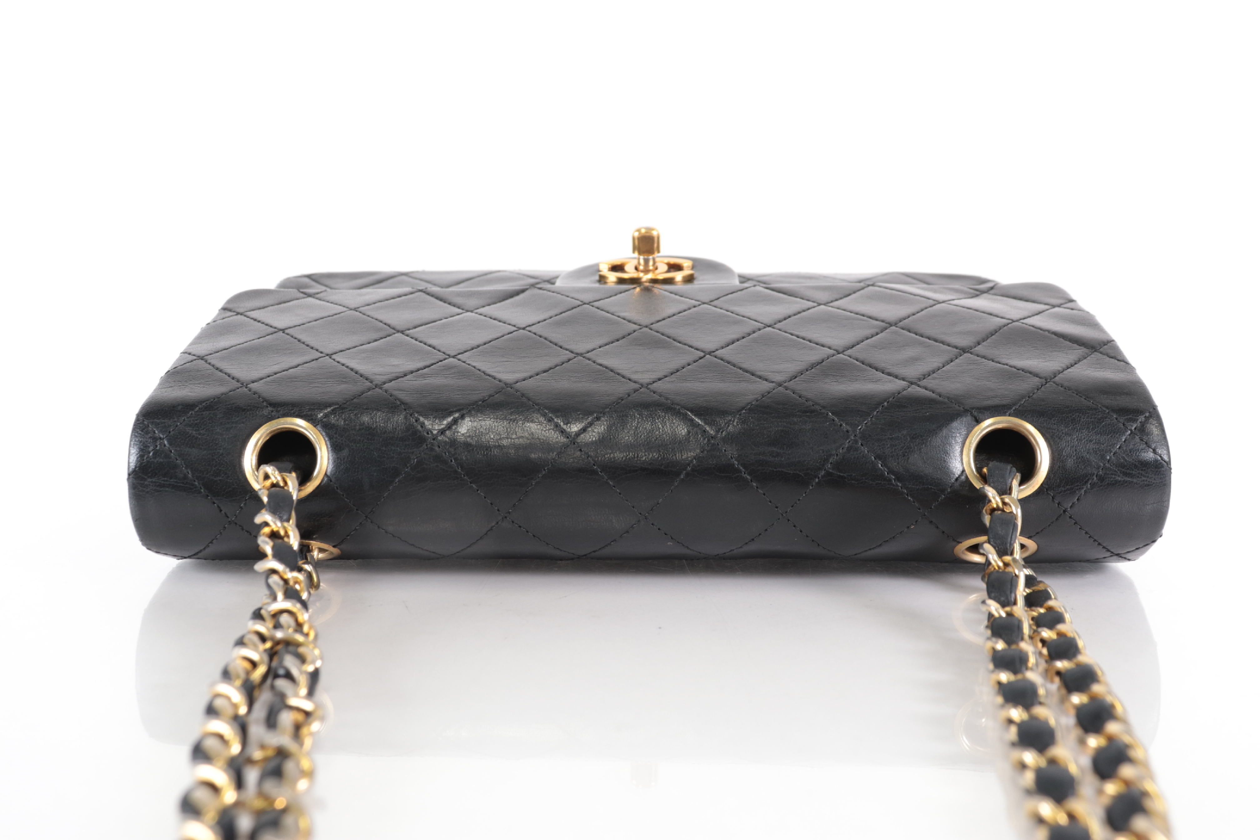 Double Flap 25 Lamb Chain Shoulder Bag (Series 1) — view 5