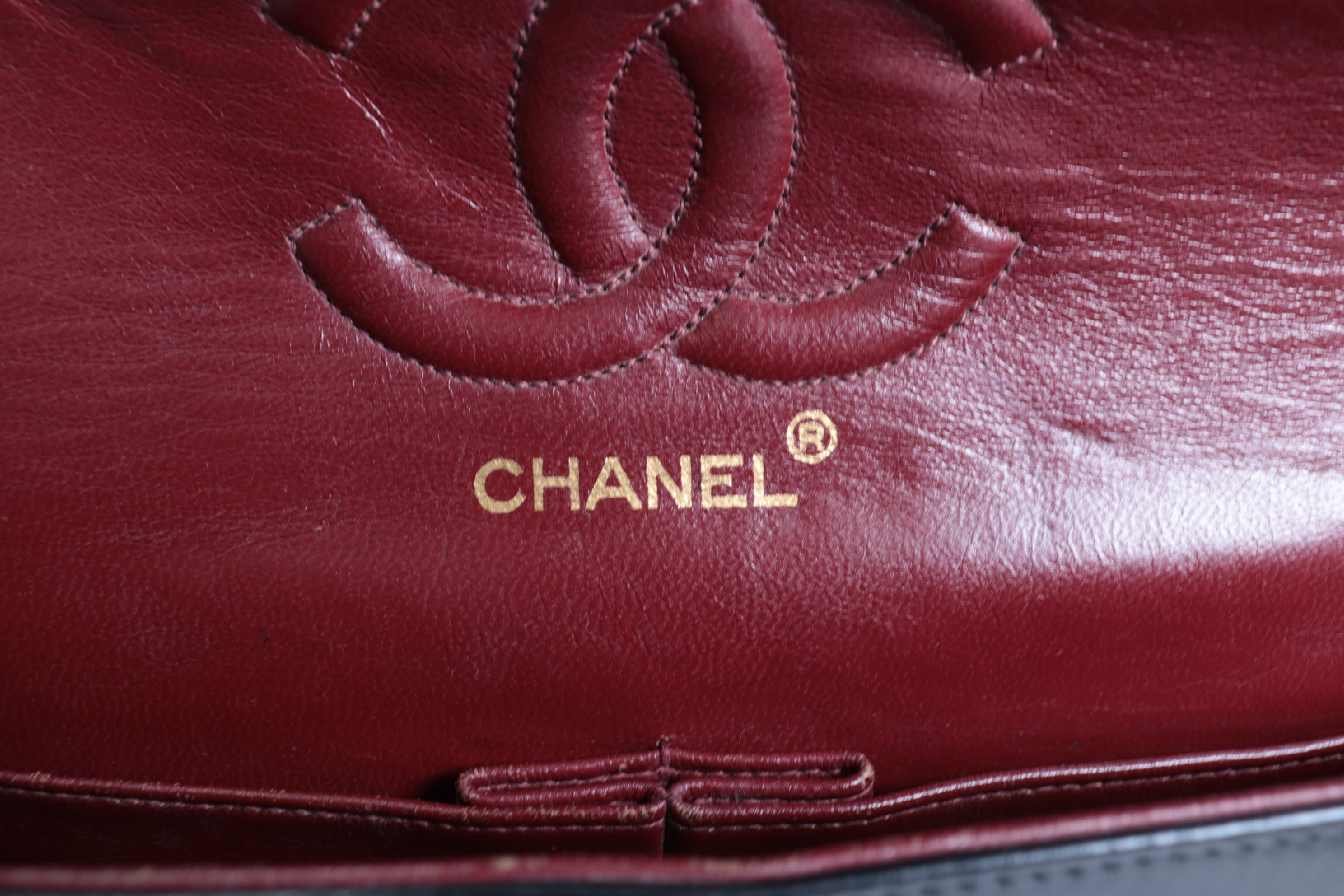 Double Flap 25 Lamb Chain Shoulder Bag (Series 1) — view 7