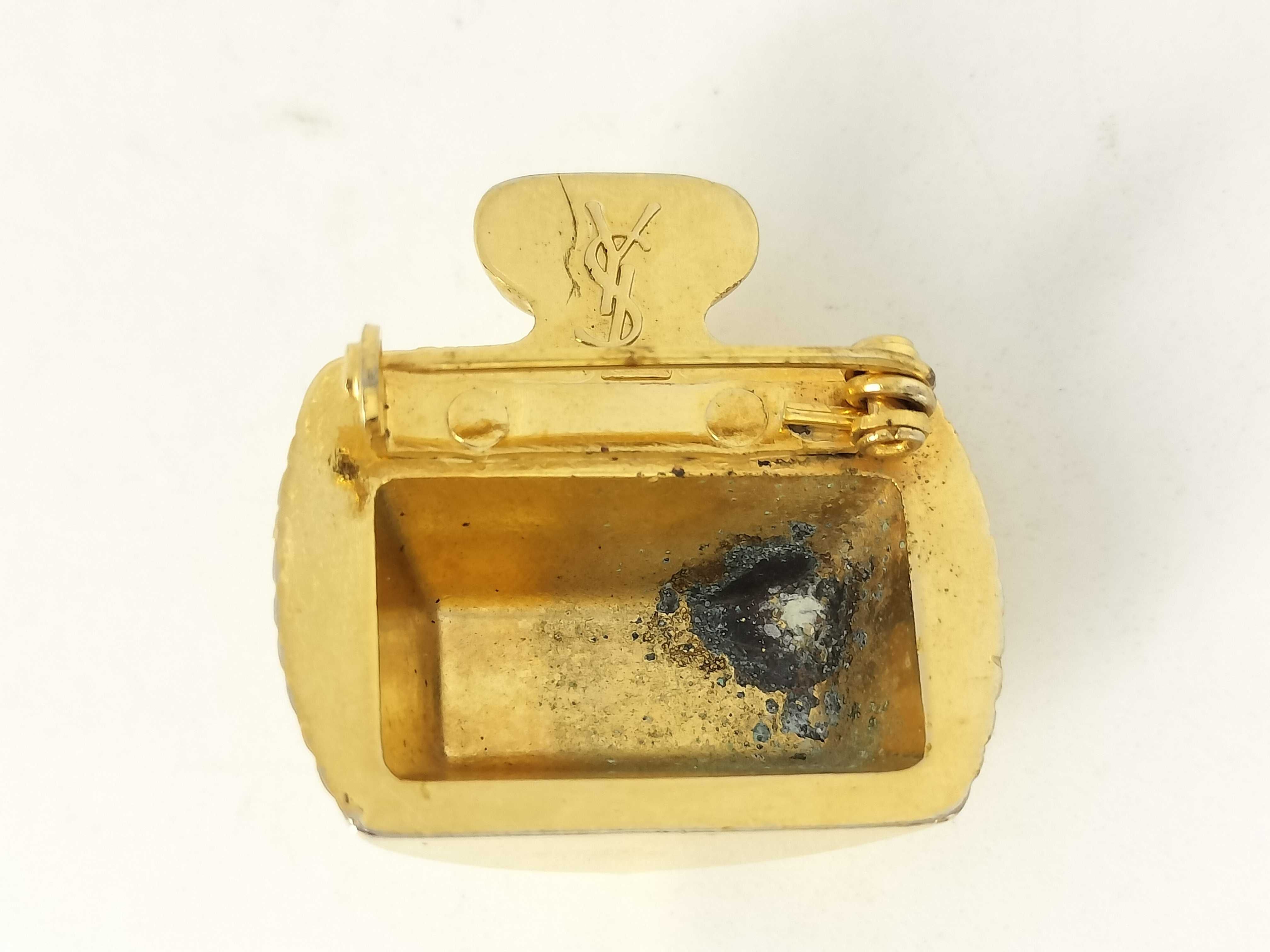 gold brooch — view 2