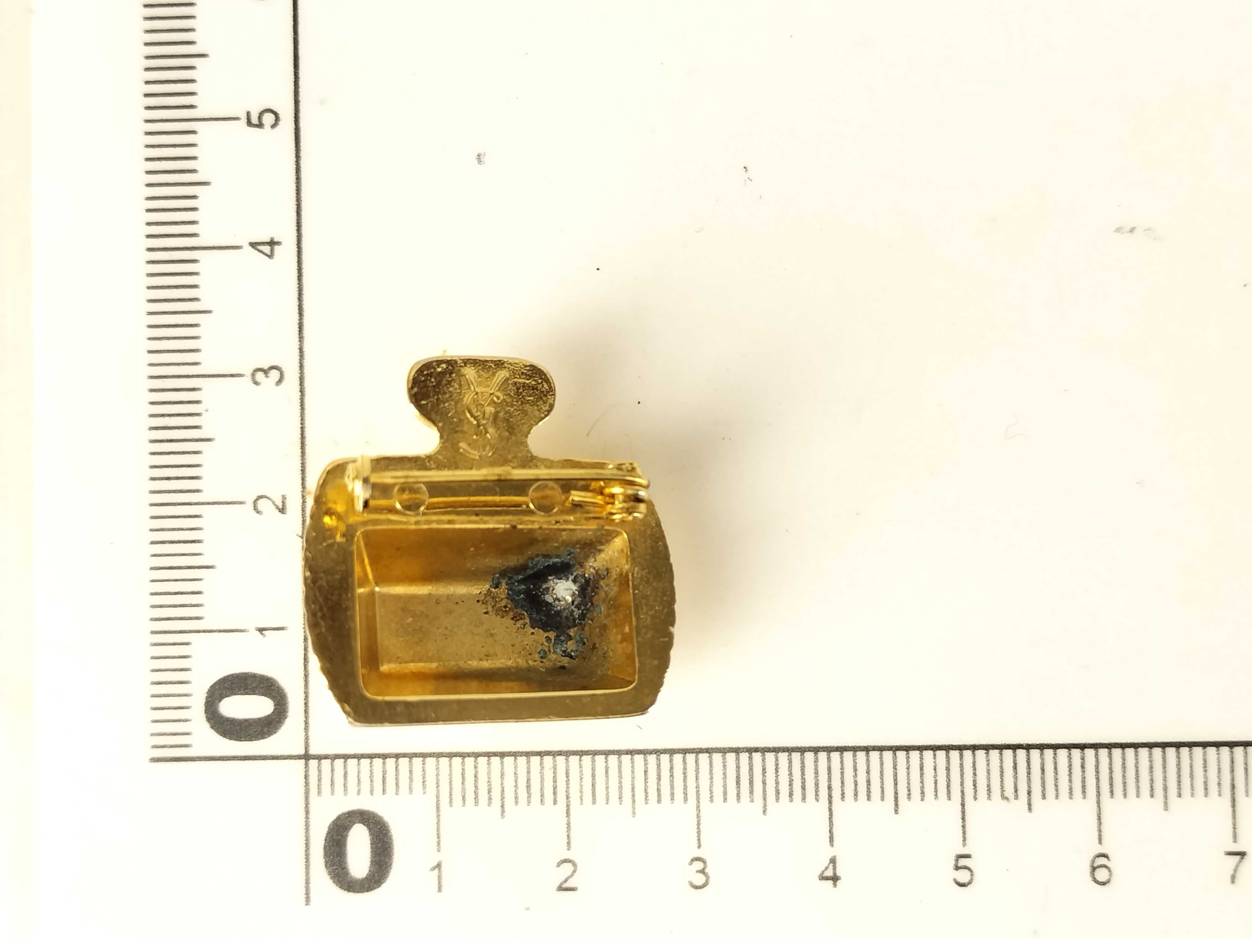 gold brooch — view 5