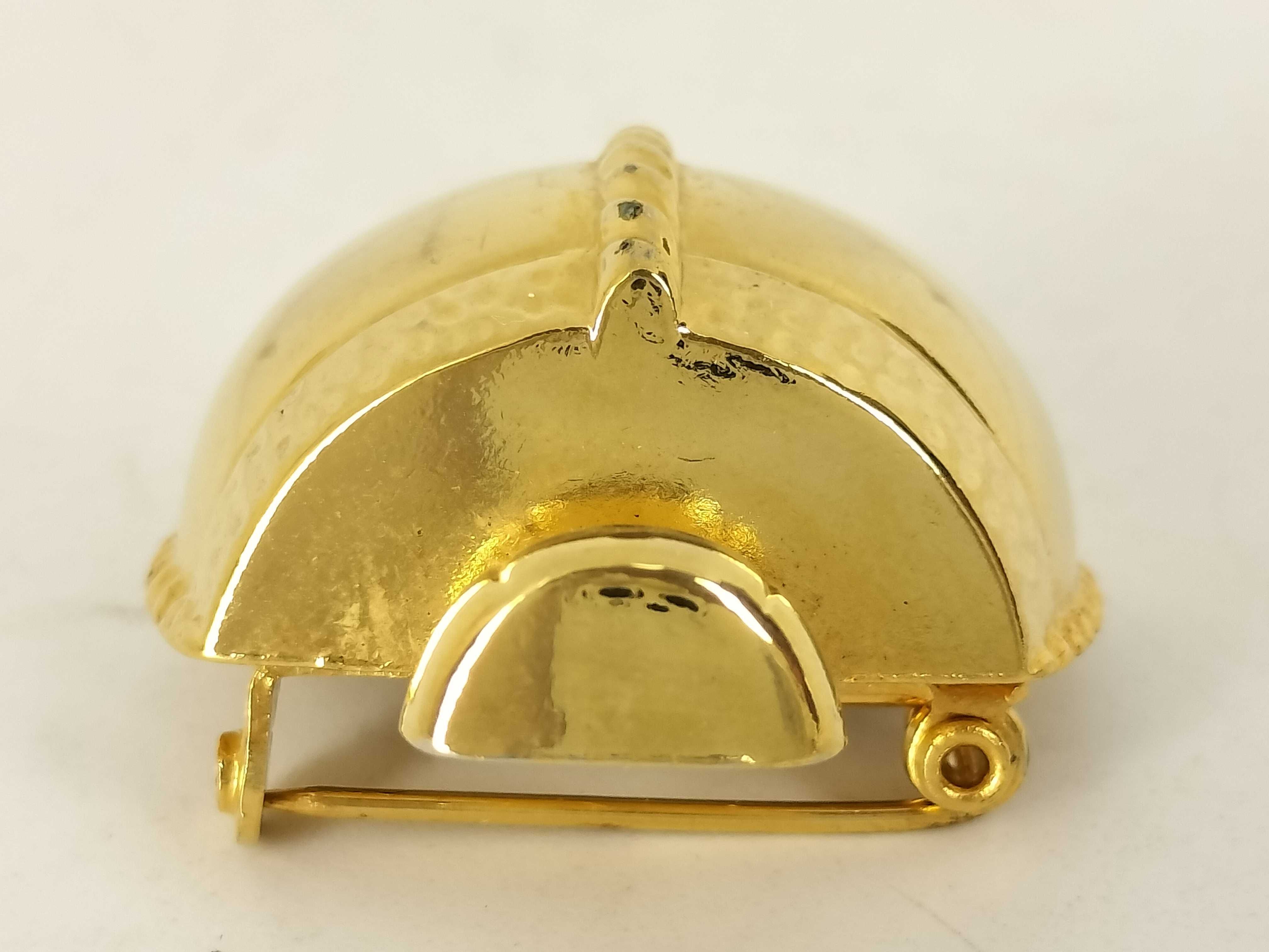 gold brooch — view 7