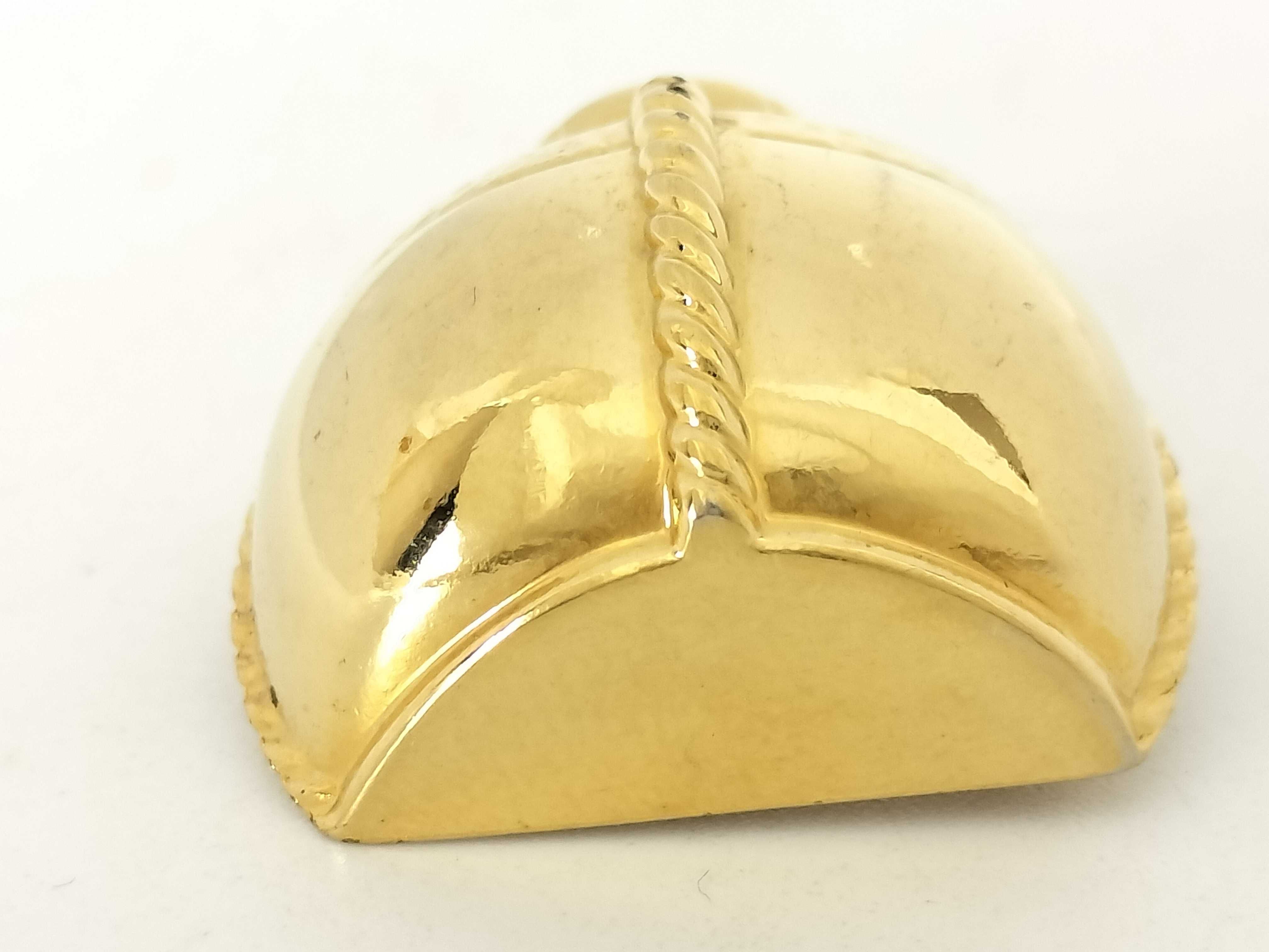 gold brooch — view 9