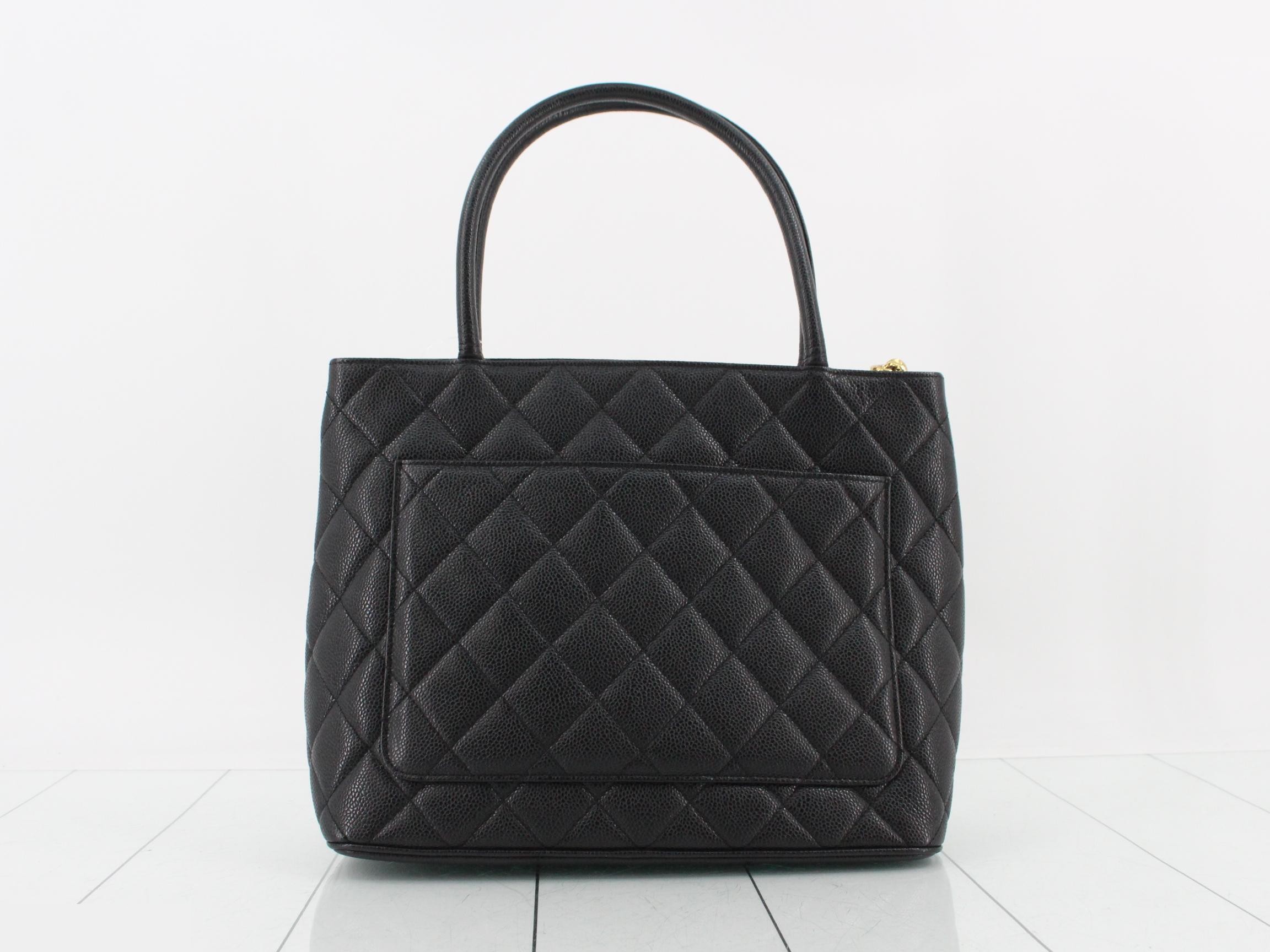Reissue tote bag, caviar pattern, with sticker. — view 2