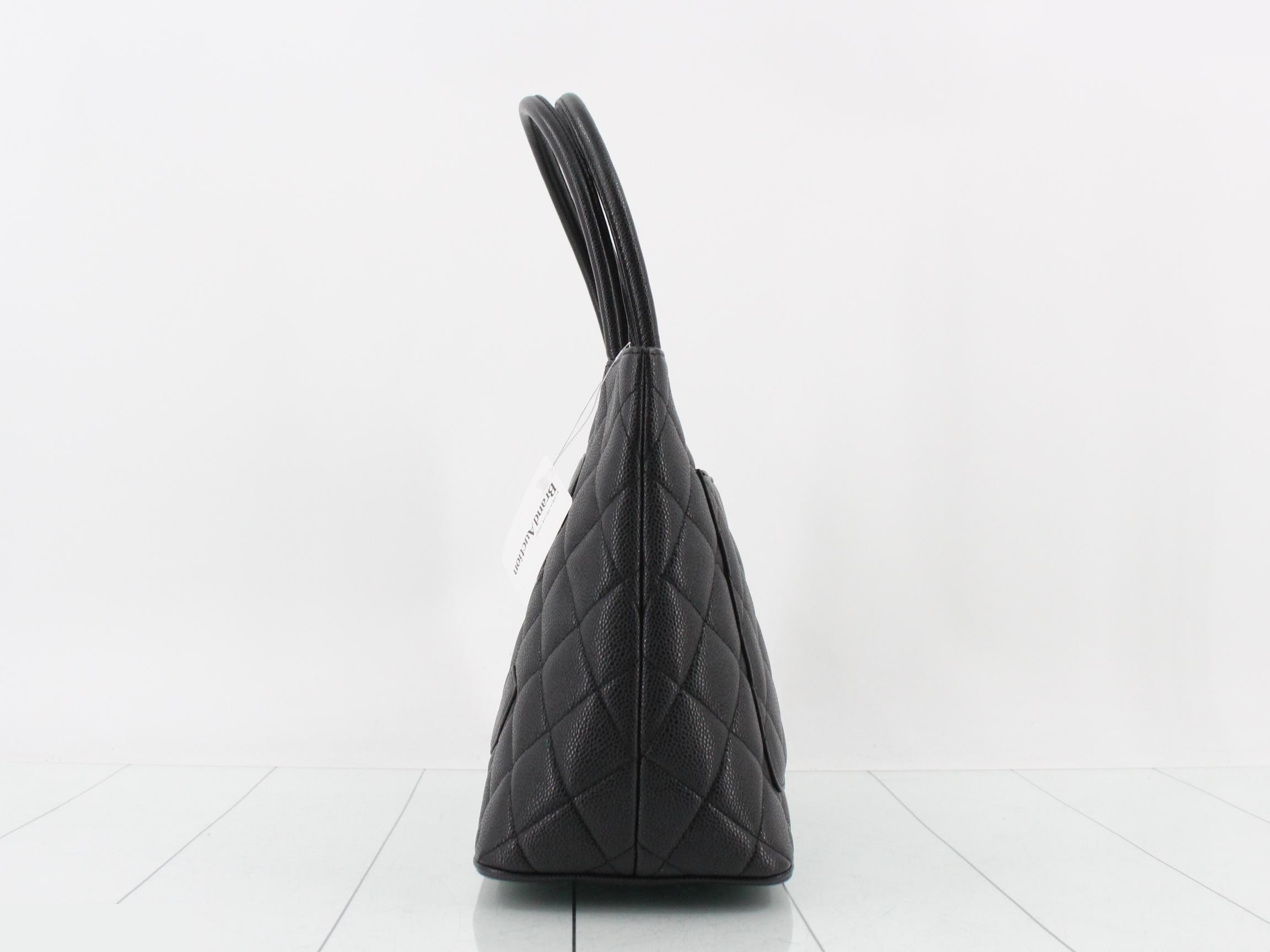 Reissue tote bag, caviar pattern, with sticker. — view 3