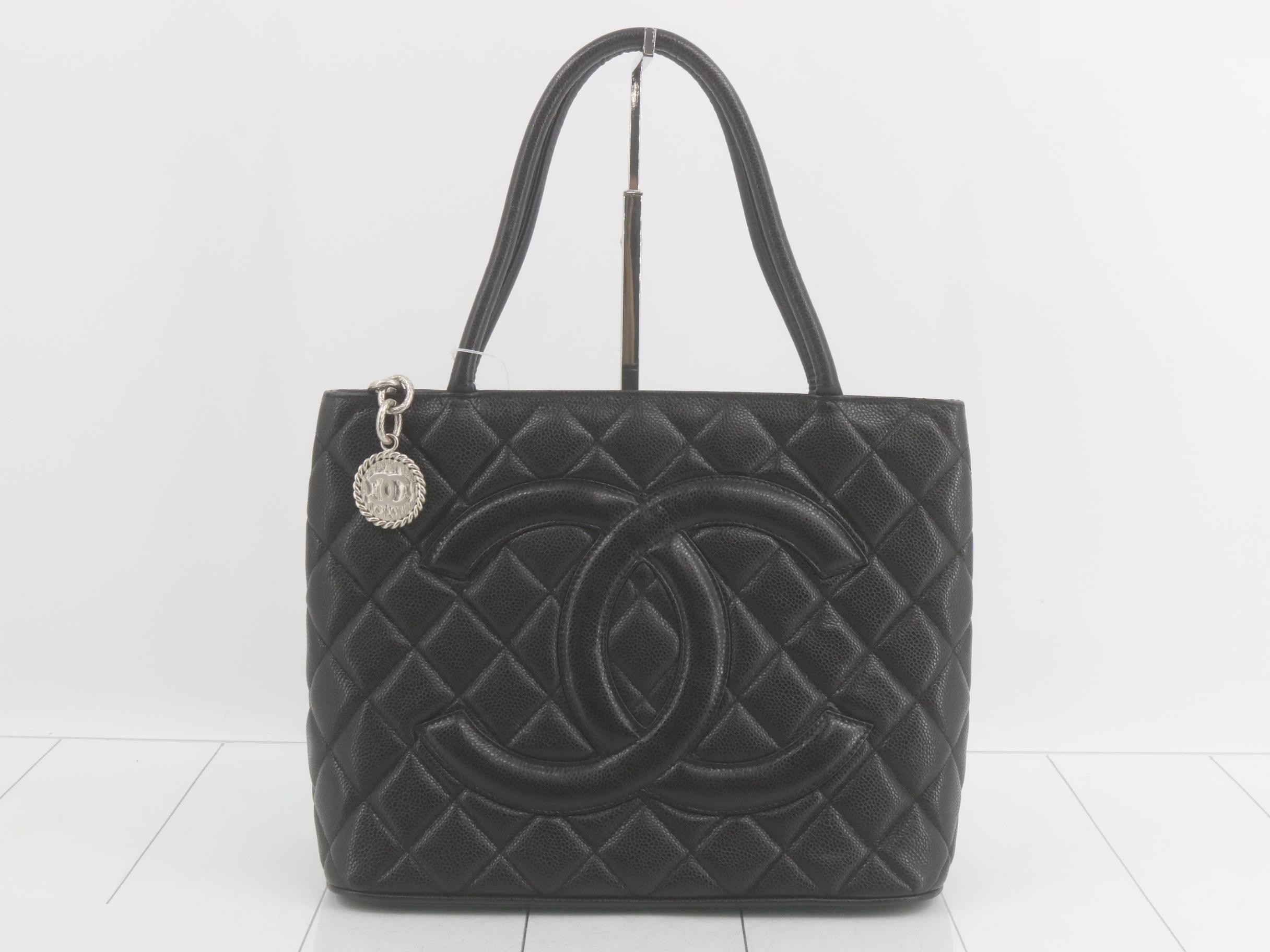 Caviar skin handbag