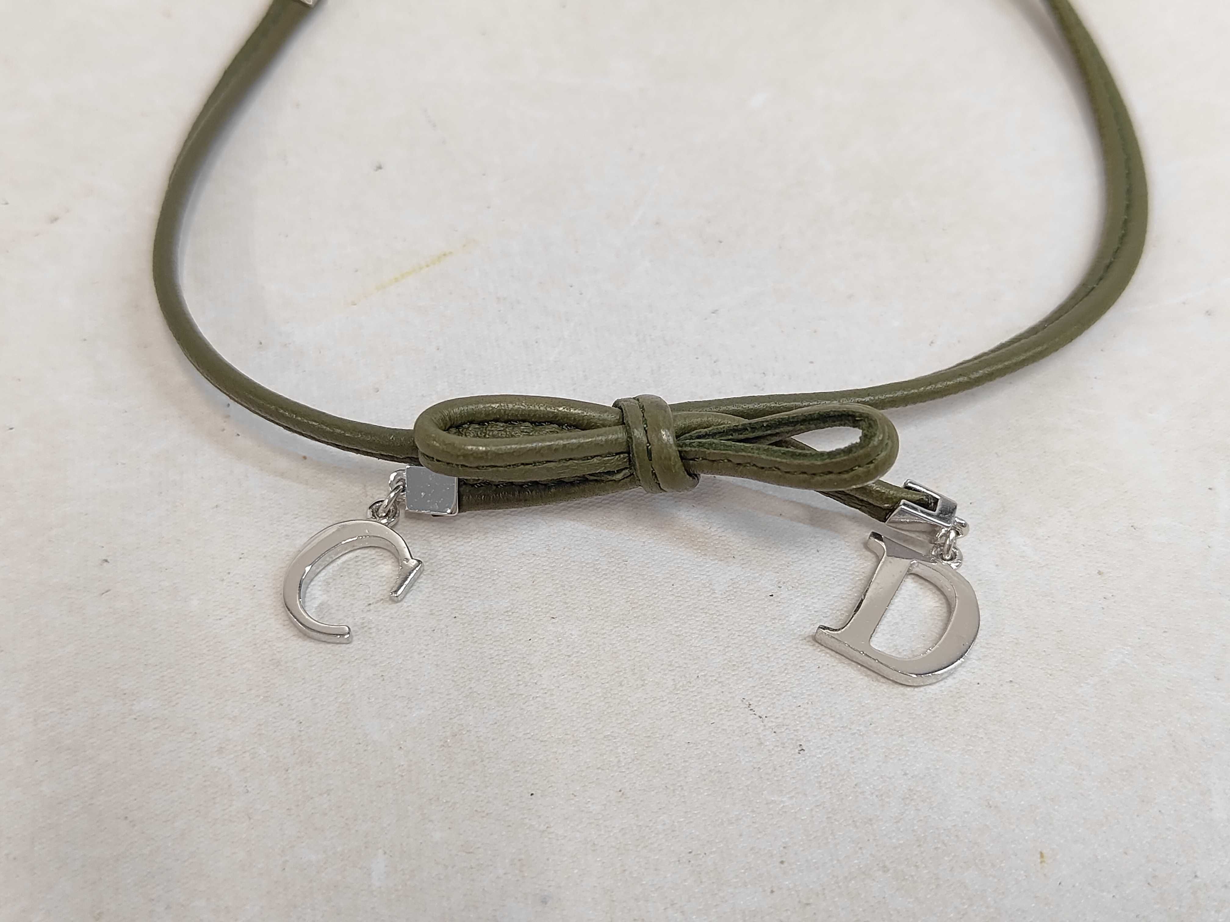 choker necklace