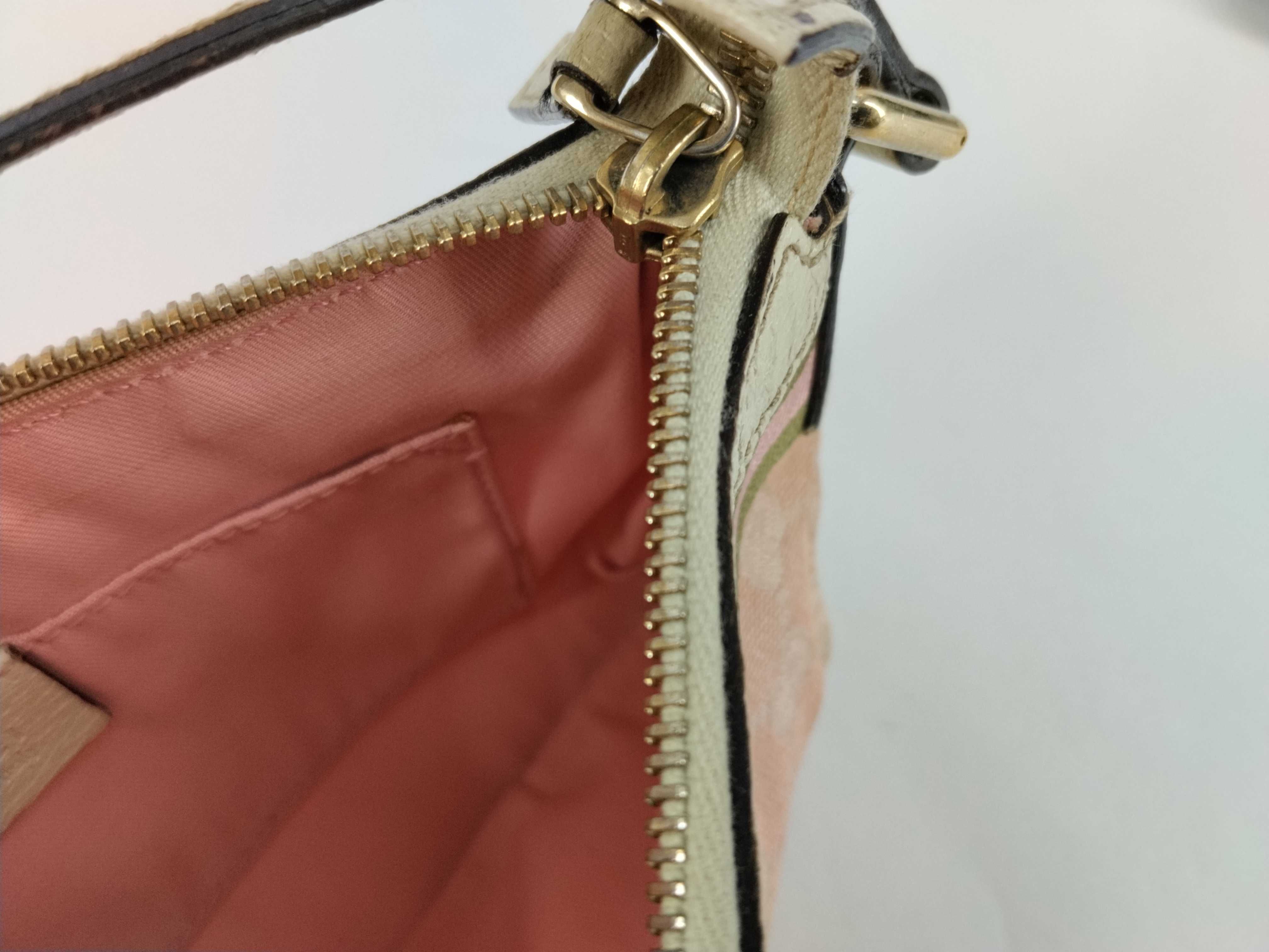 GG Canvas Gucci Accessory Pouch Handbag 45970 Pouch — view 10