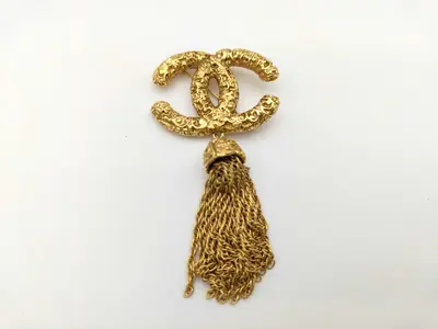 93A Coco Mark Lava Fringe Brooch