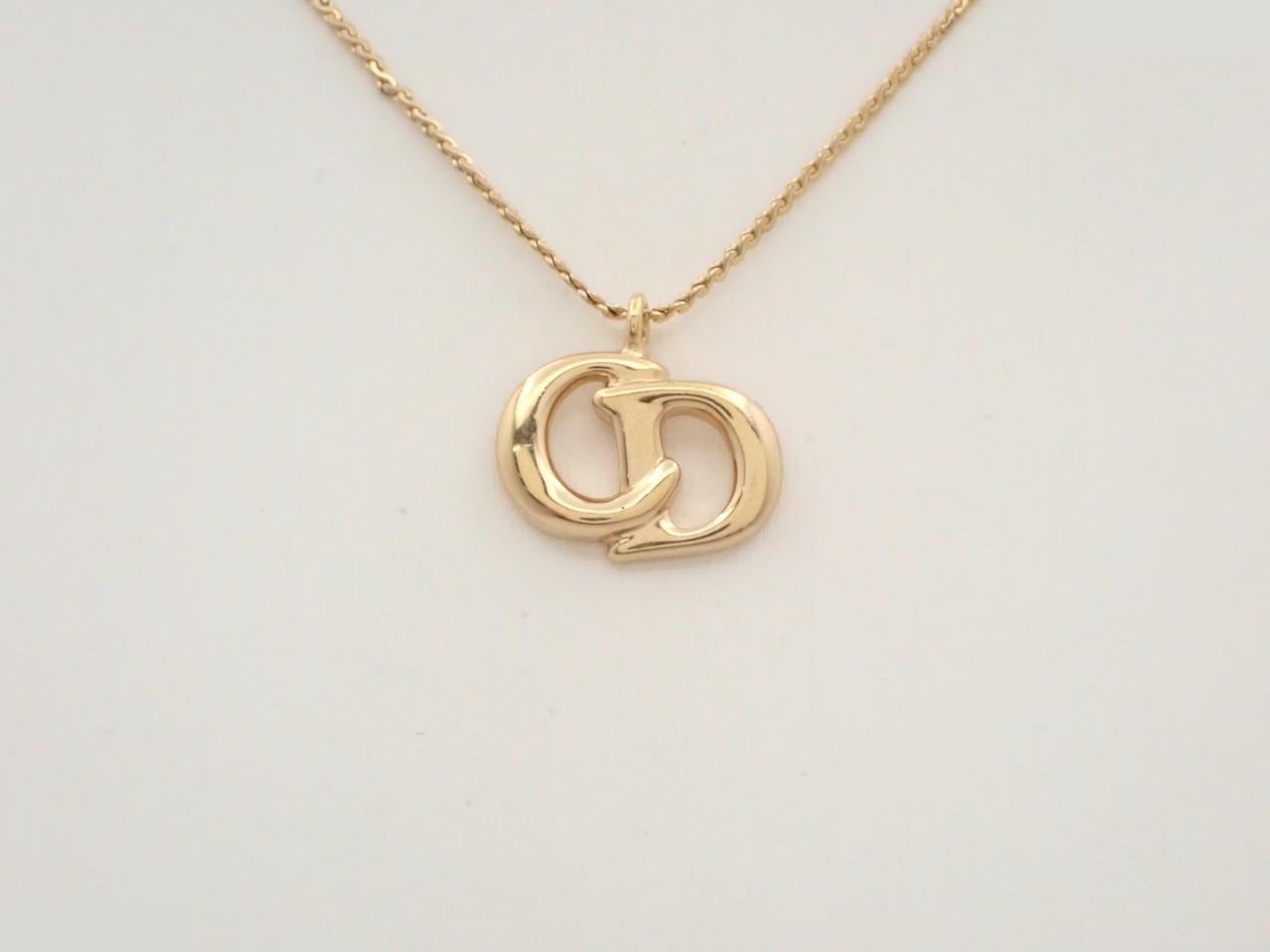CD logo necklace/pendant, gold, chain approximately 42cm