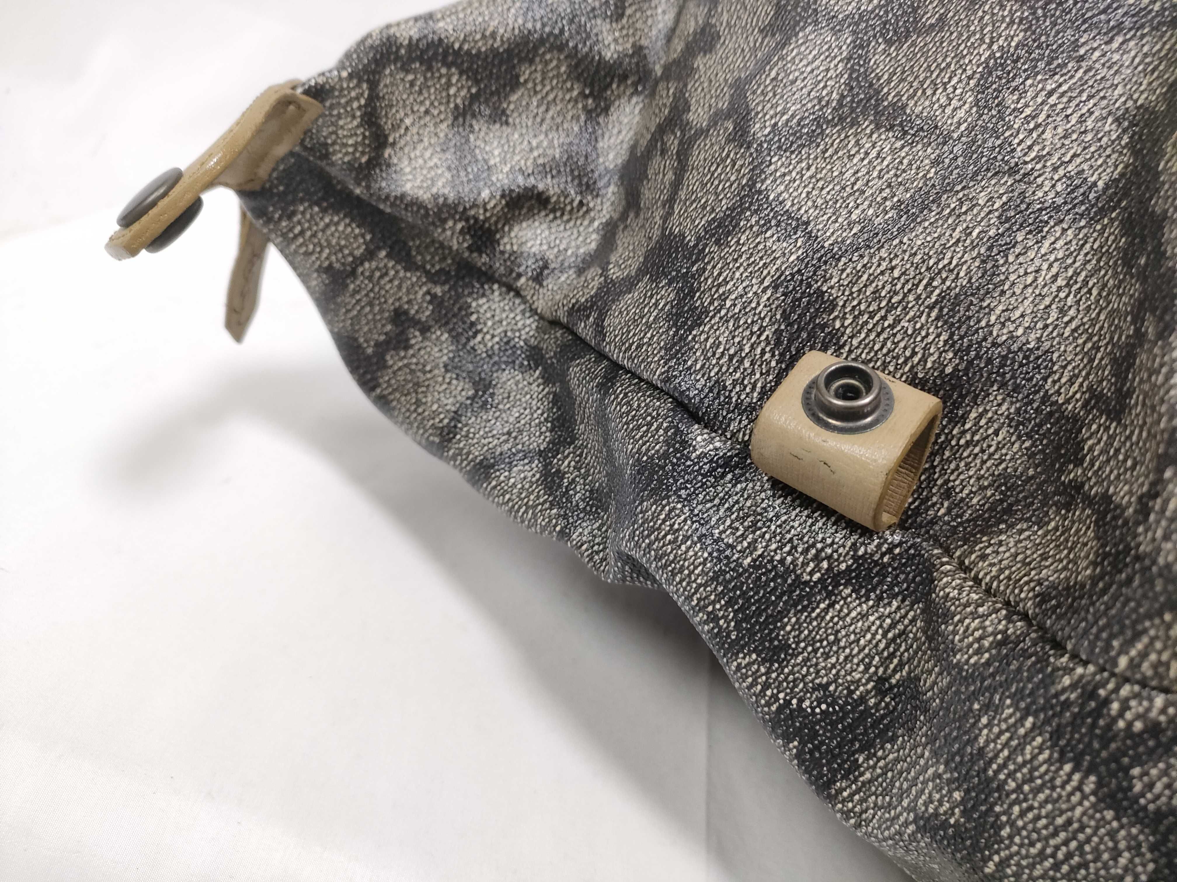 Giraffe Print All-Over Boston Bag — view 7