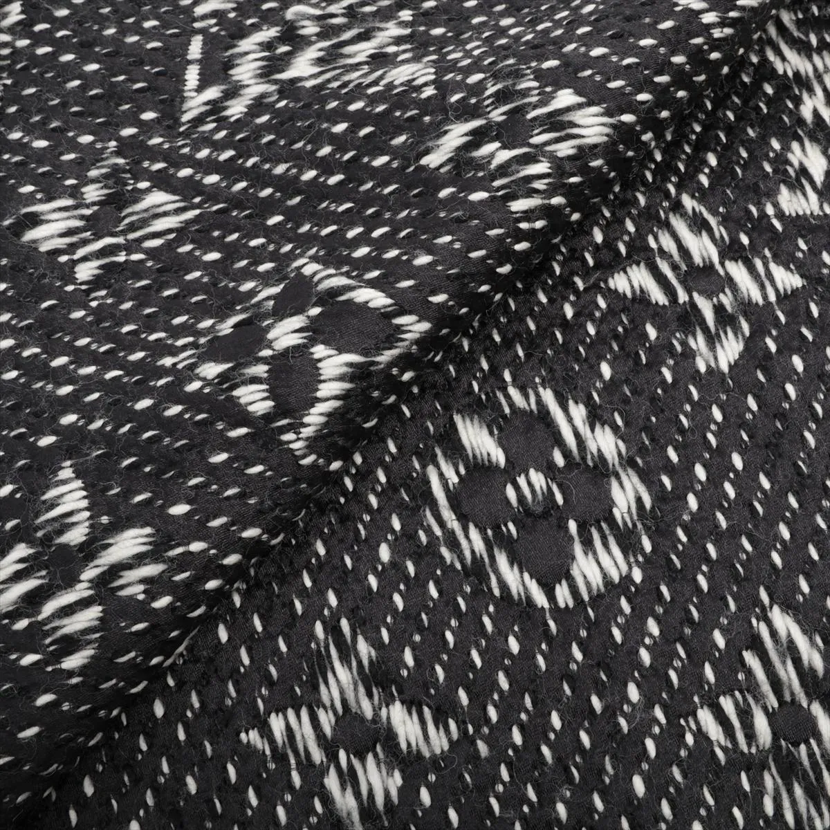 M70423 Escharpe Logomania GM0136 Muffler Wool x Silk Black x White — view 2