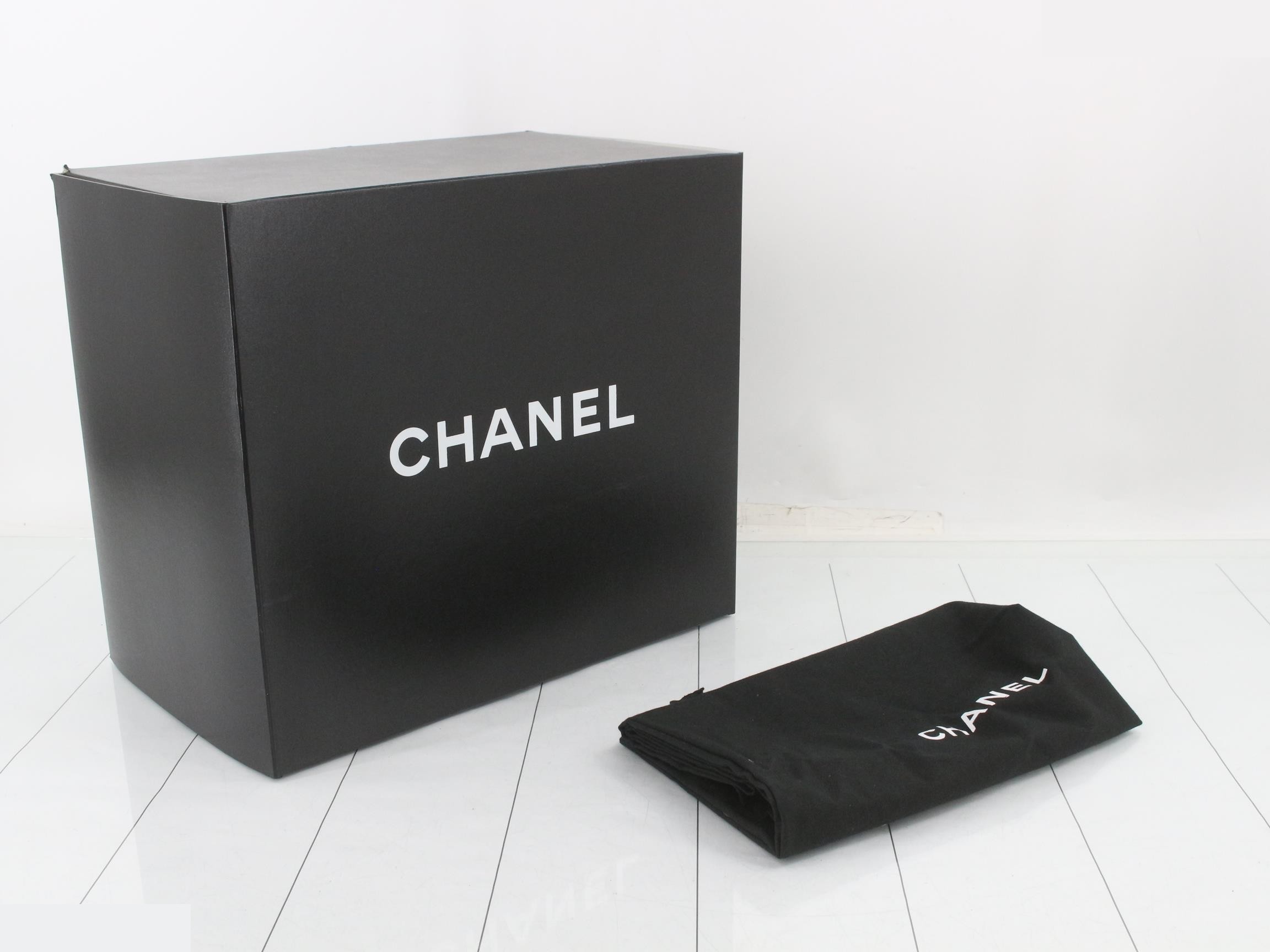 Large Matelassé Chain Shoulder Bag — view 7