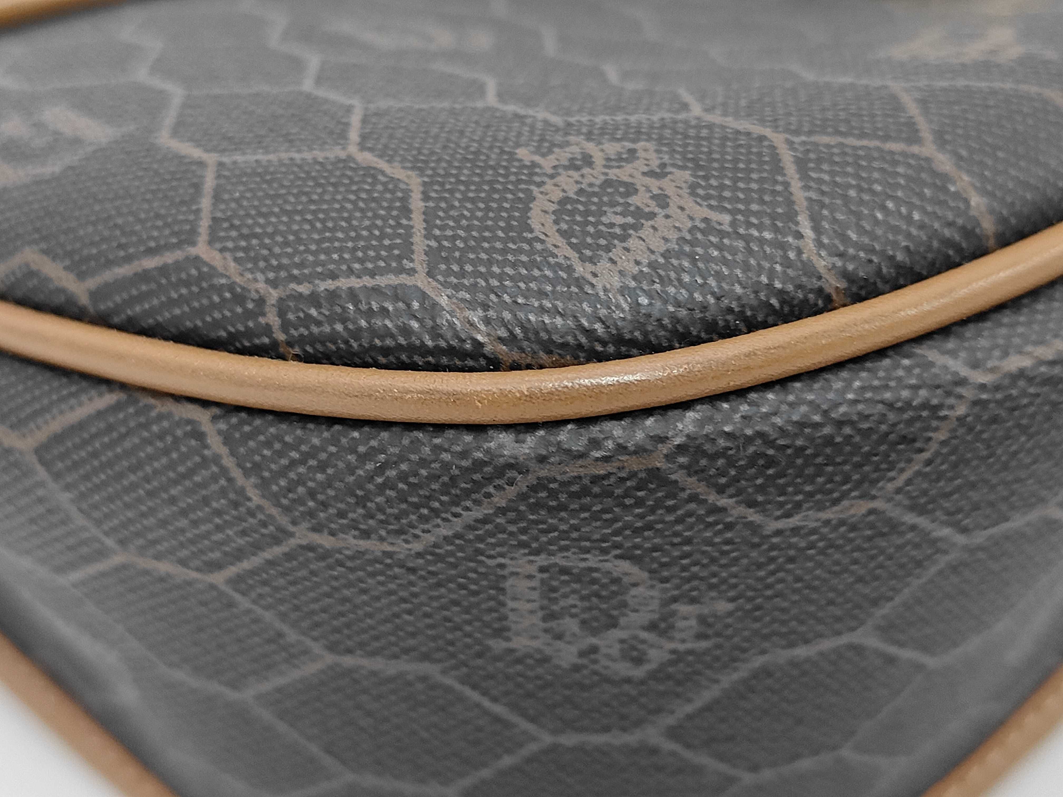 Honeycomb Pattern Leather Shoulder Bag — view 4