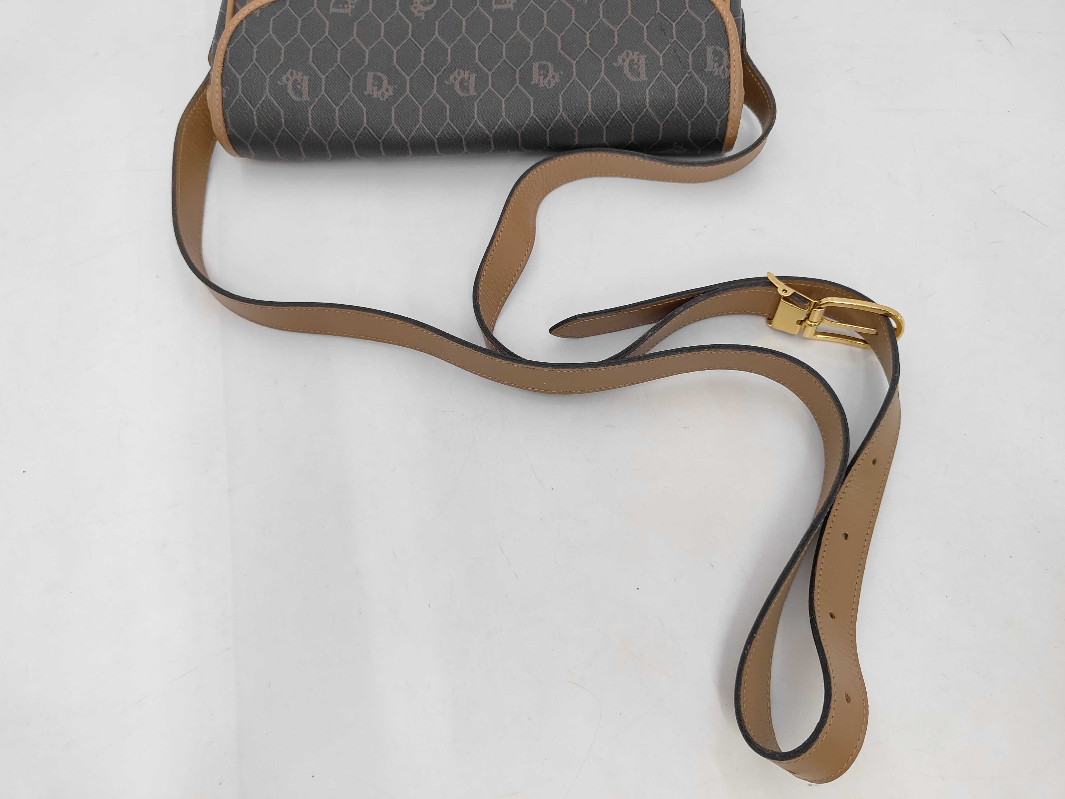 Honeycomb Pattern Leather Shoulder Bag — view 6
