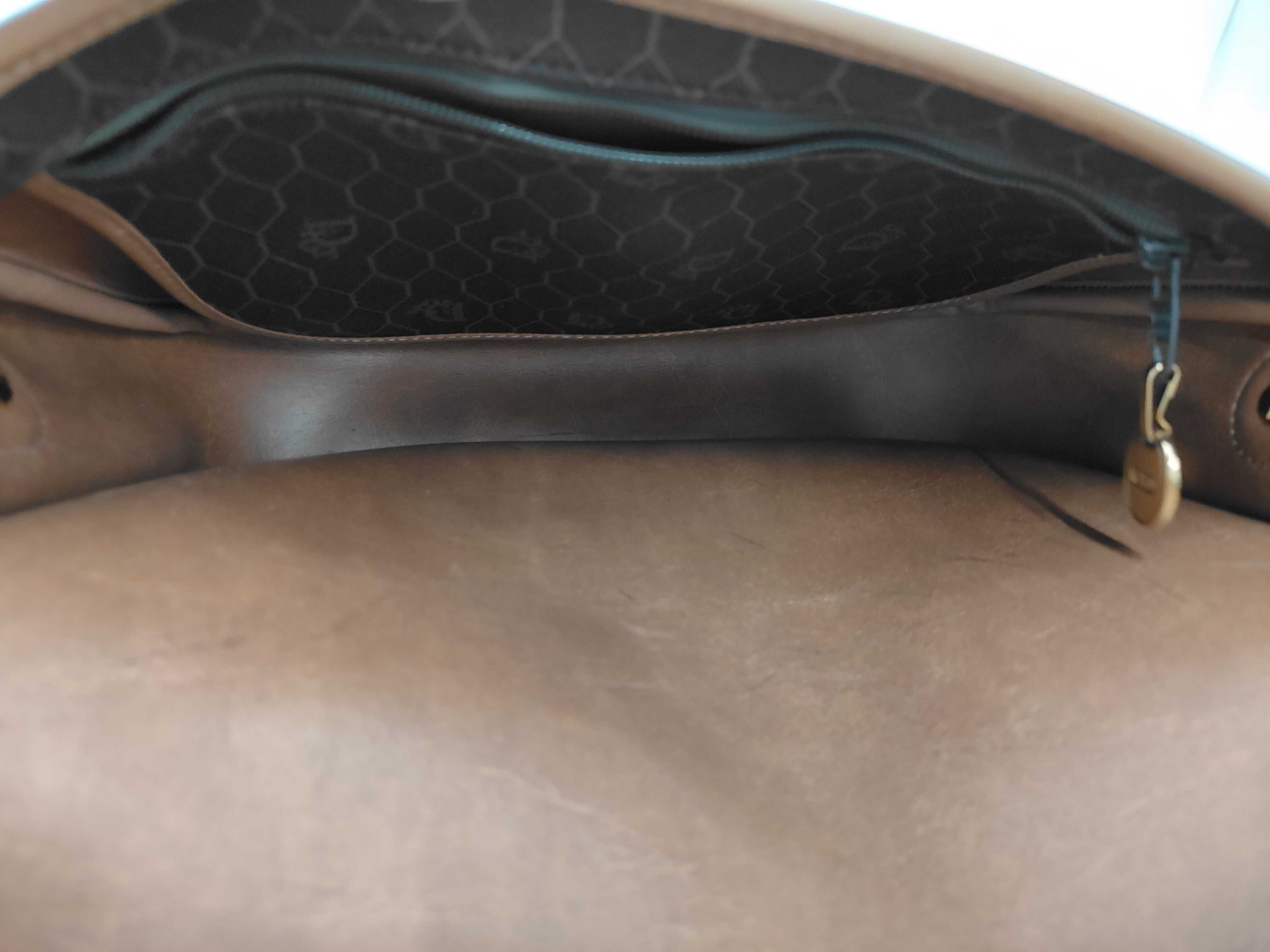 Honeycomb Pattern Leather Shoulder Bag — view 10