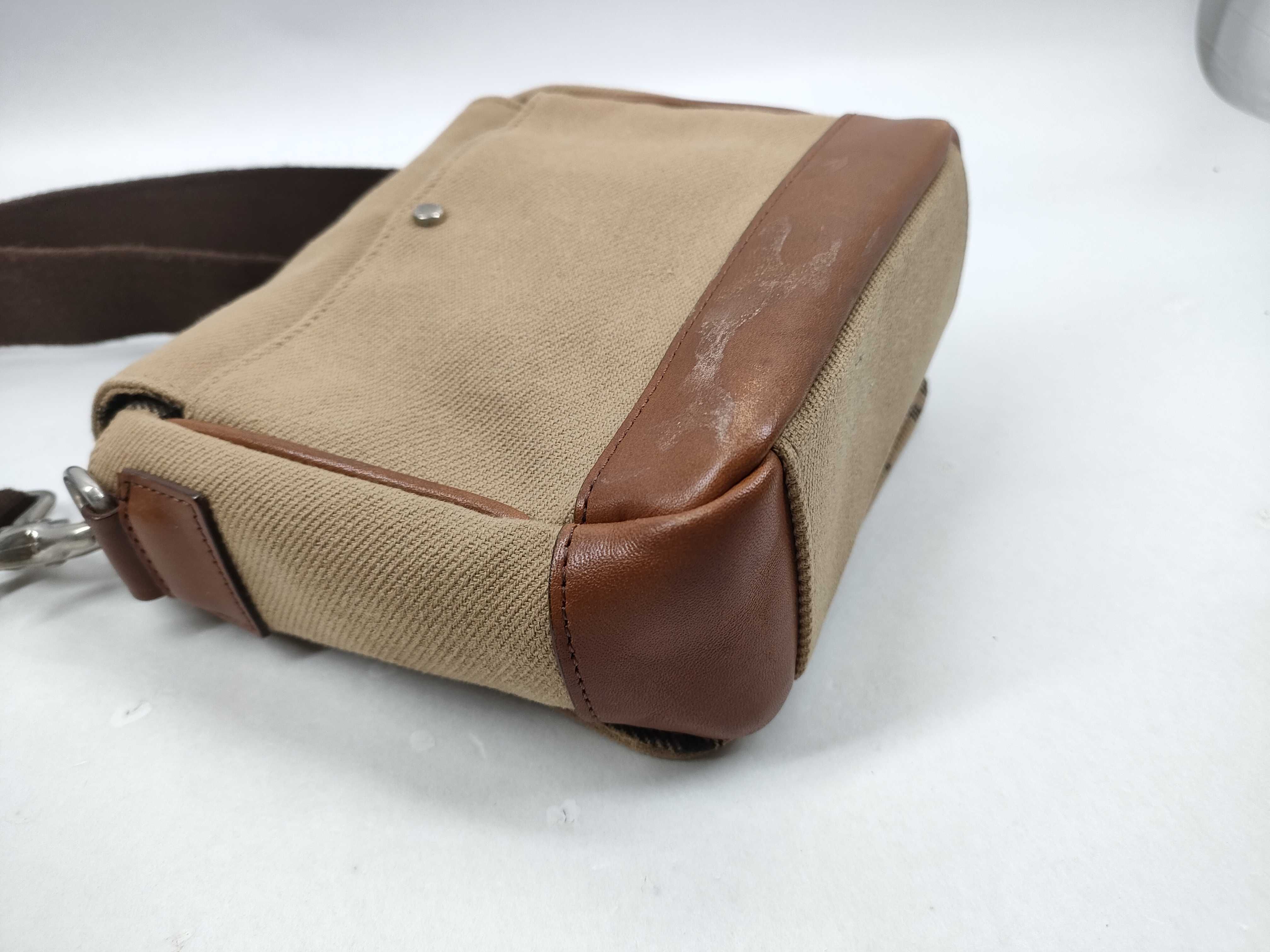 Burberry's Canvas Shoulder Bag*1 Shoulder Bag — view 4