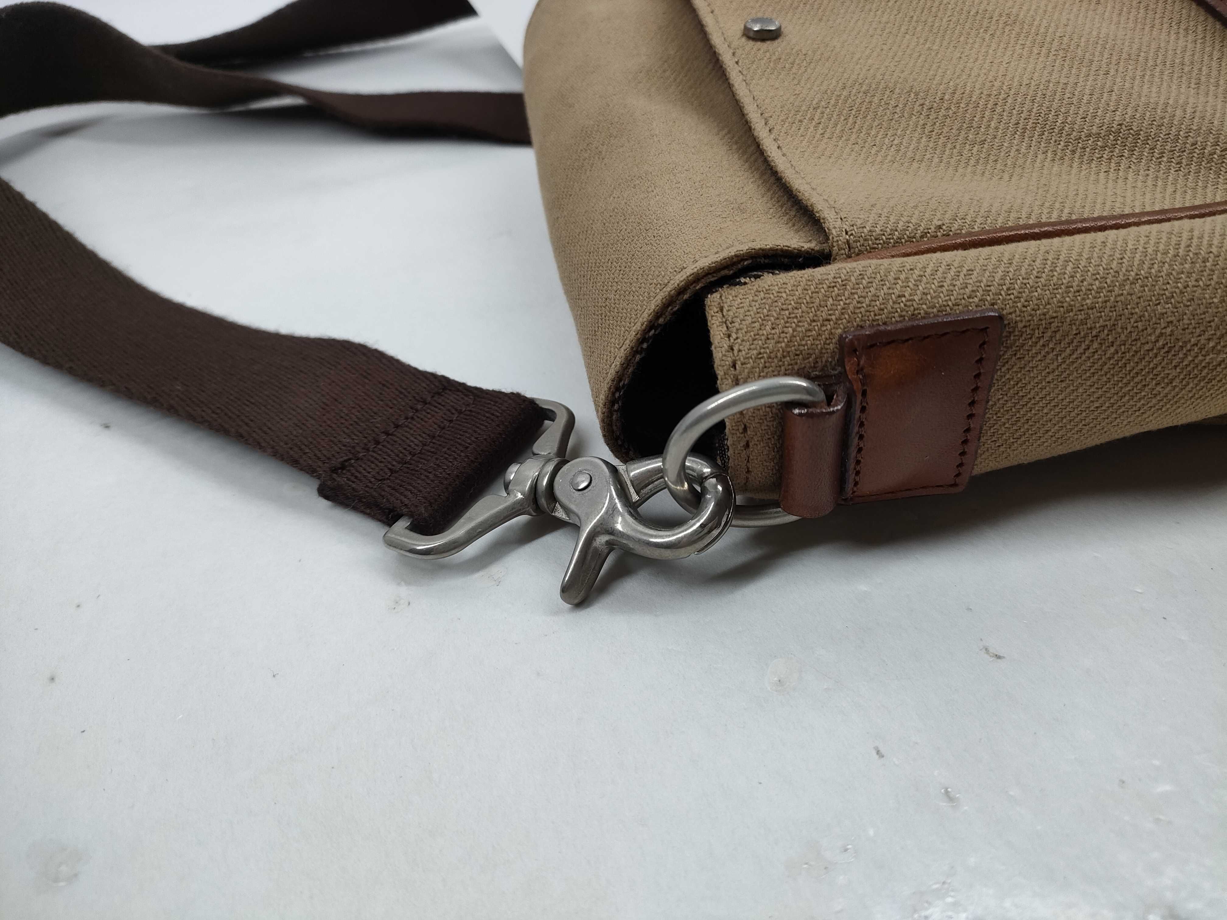 Burberry's Canvas Shoulder Bag*1 Shoulder Bag — view 5