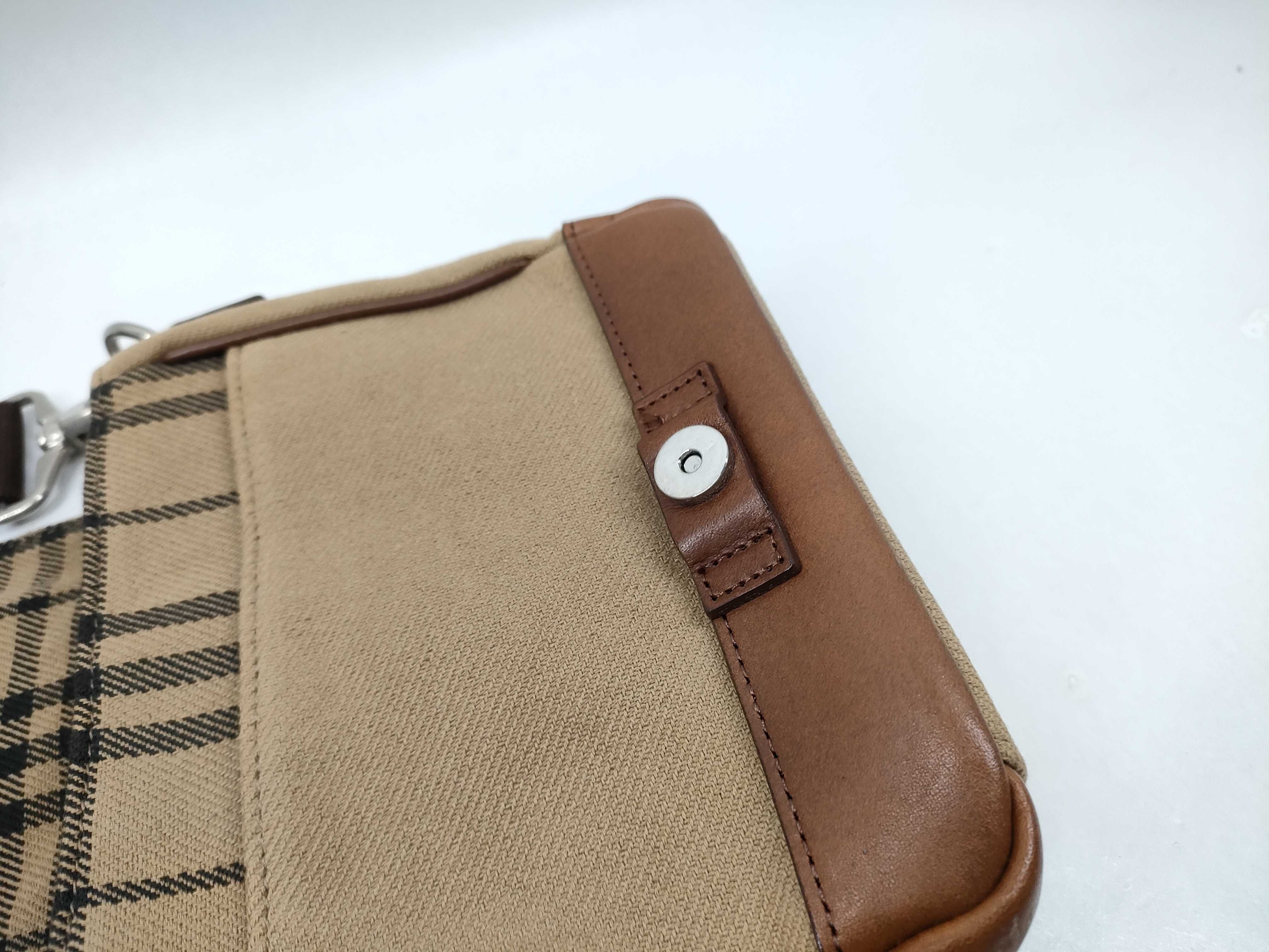 Burberry's Canvas Shoulder Bag*1 Shoulder Bag — view 8