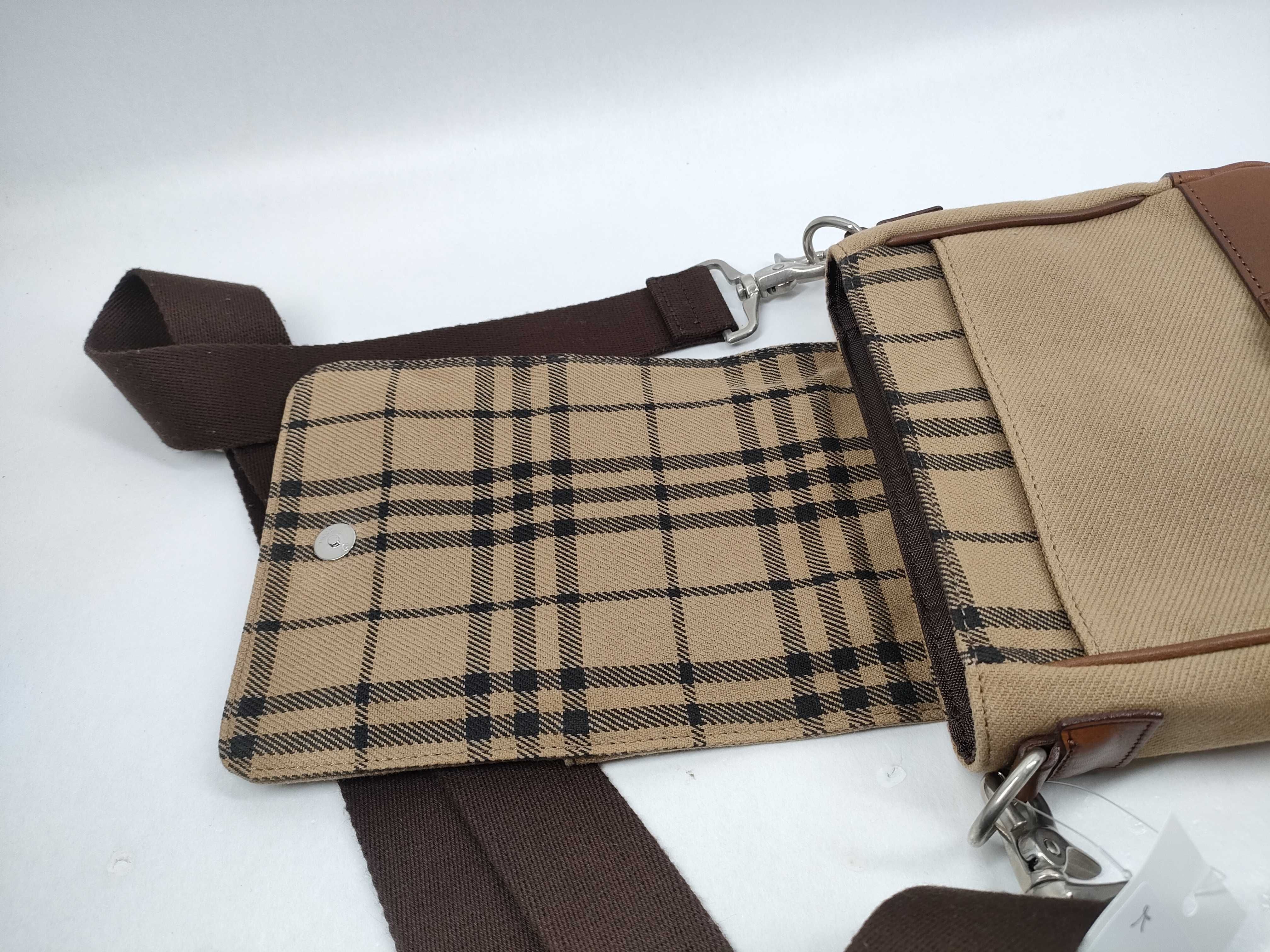 Burberry's Canvas Shoulder Bag*1 Shoulder Bag — view 9