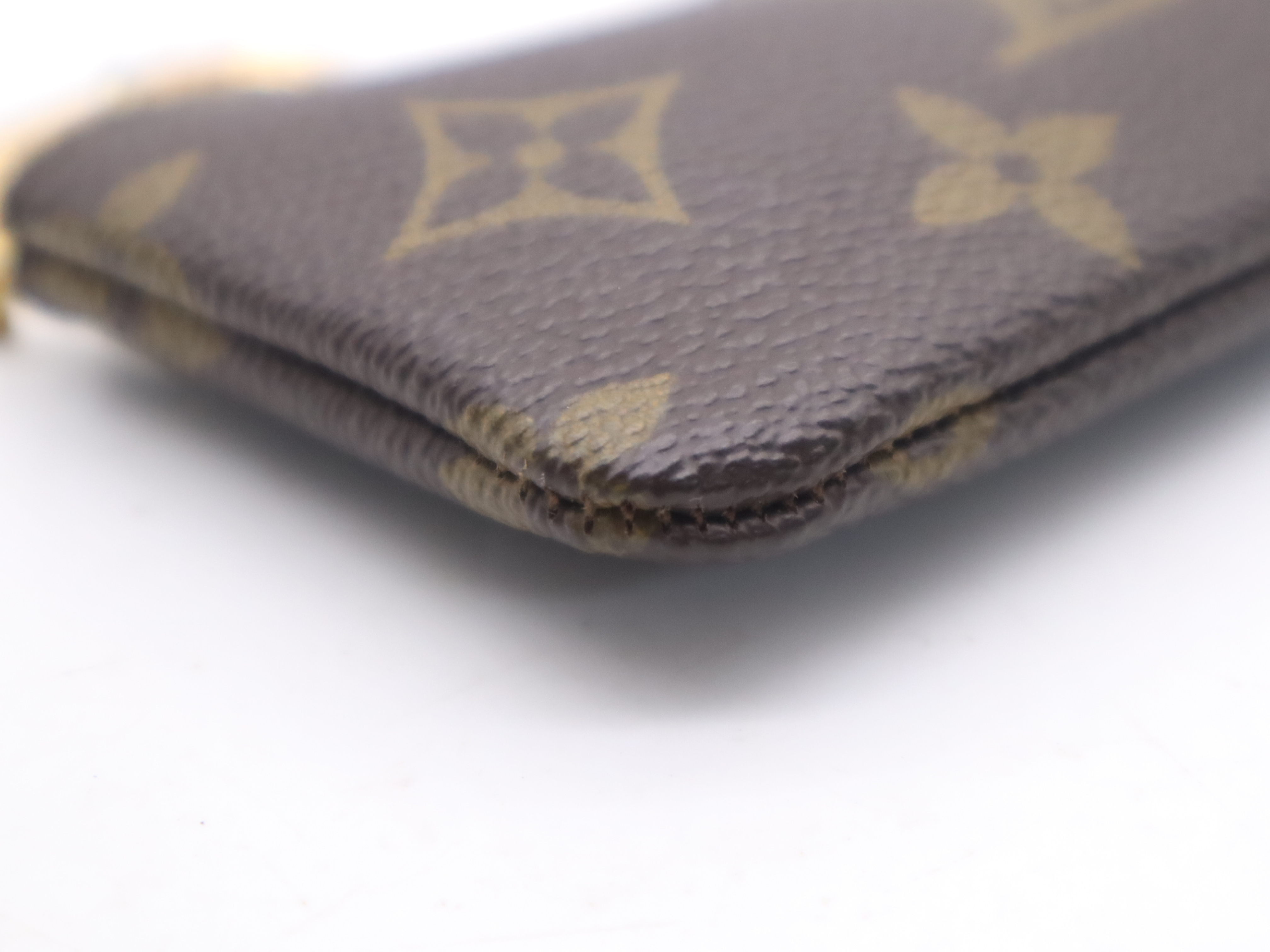 M62610 Monogram Pochette 6 Craie Key Case — view 8