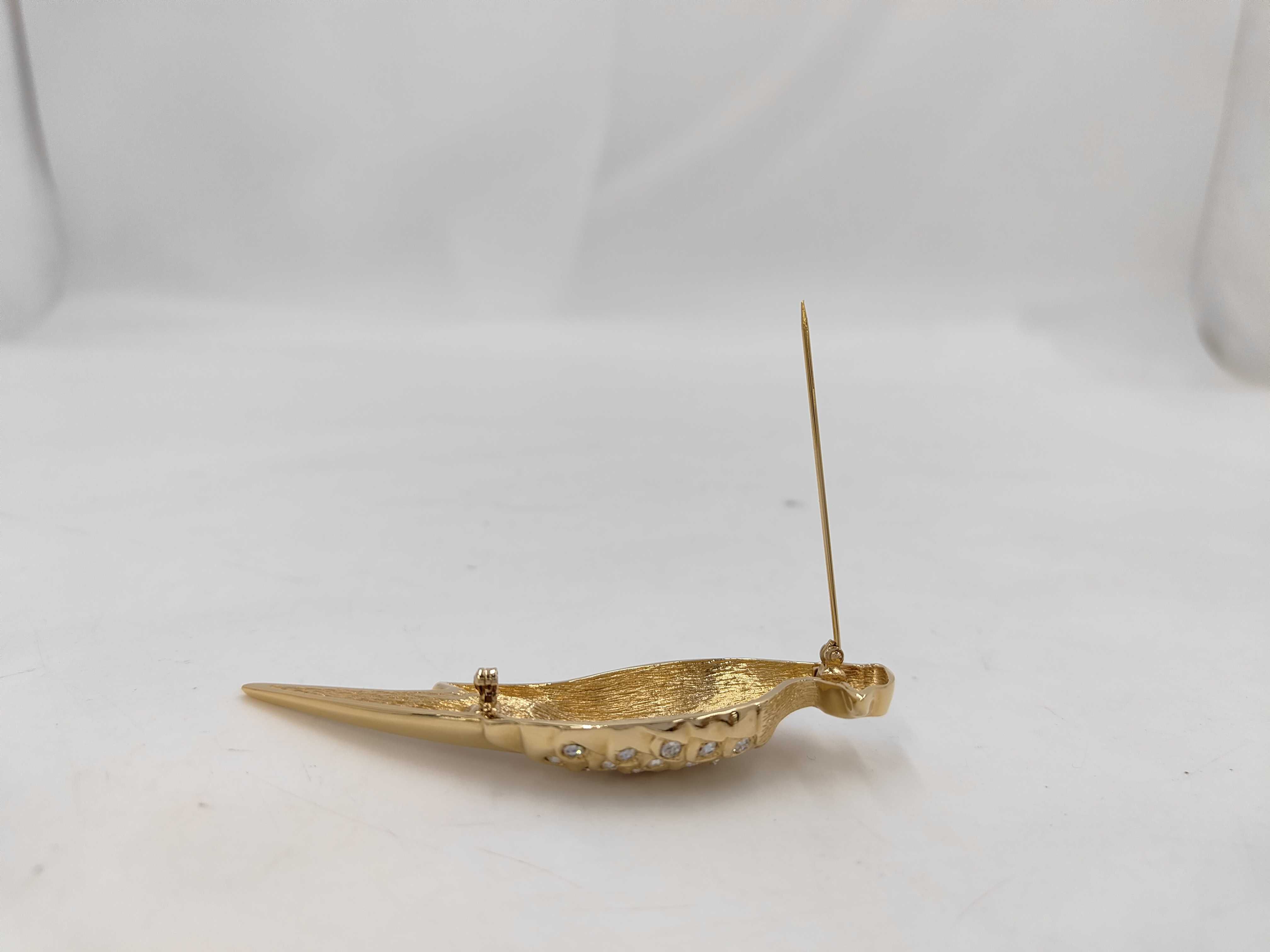 brand jewelry brooch, peacock motif brooch — view 3