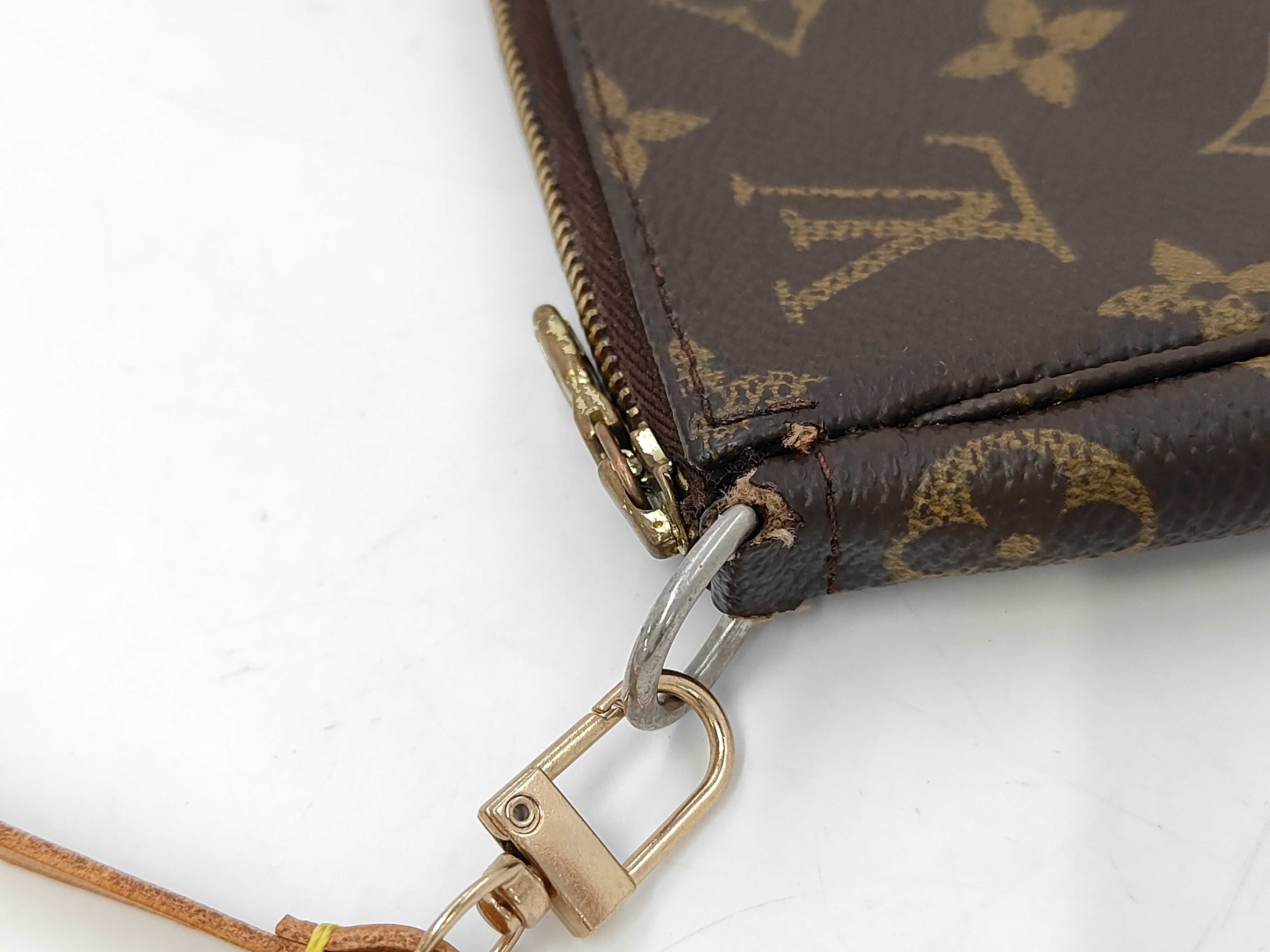 Monogram Accessoires VI1011 Shoulder Bag — view 5