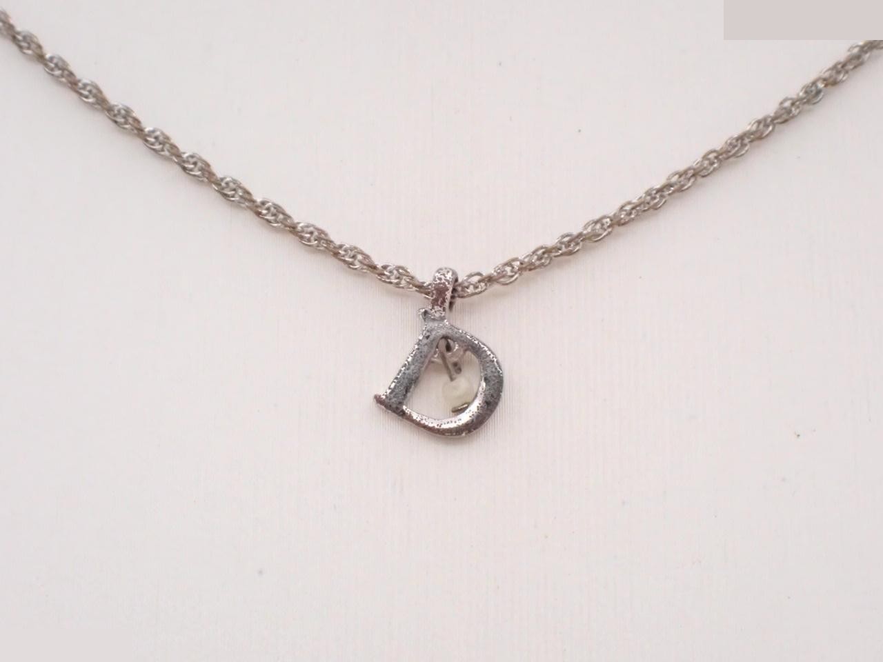 necklace, chain approximately 44cm