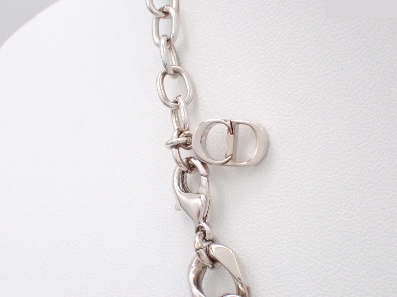 Cuban link necklace with logo pendant, neck circumference approximately 50cm — view 2