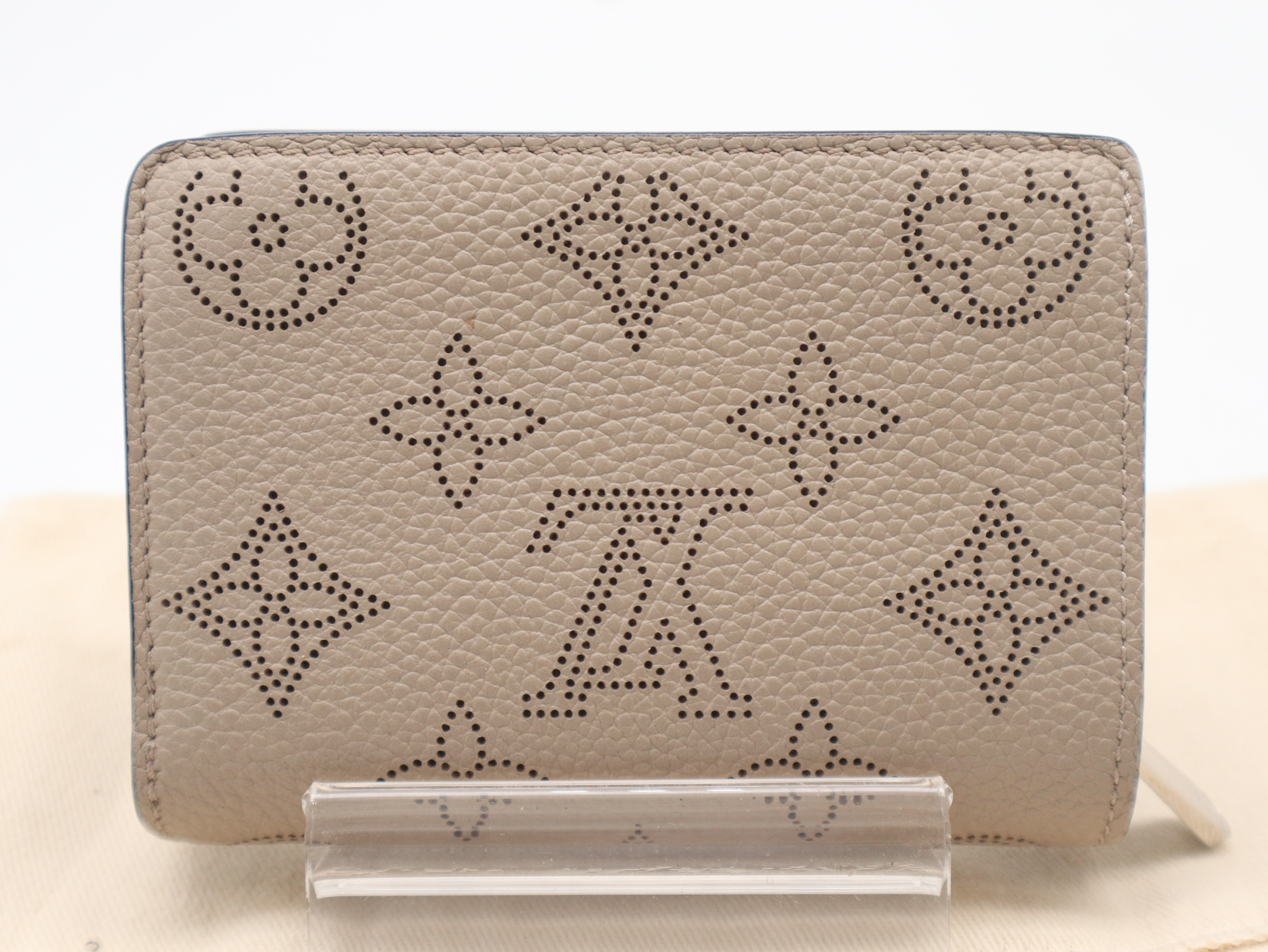 M80817 Mahina Portefeuille Claire Galet Wallet with Dust Bag, RFID ID Tested. — view 2