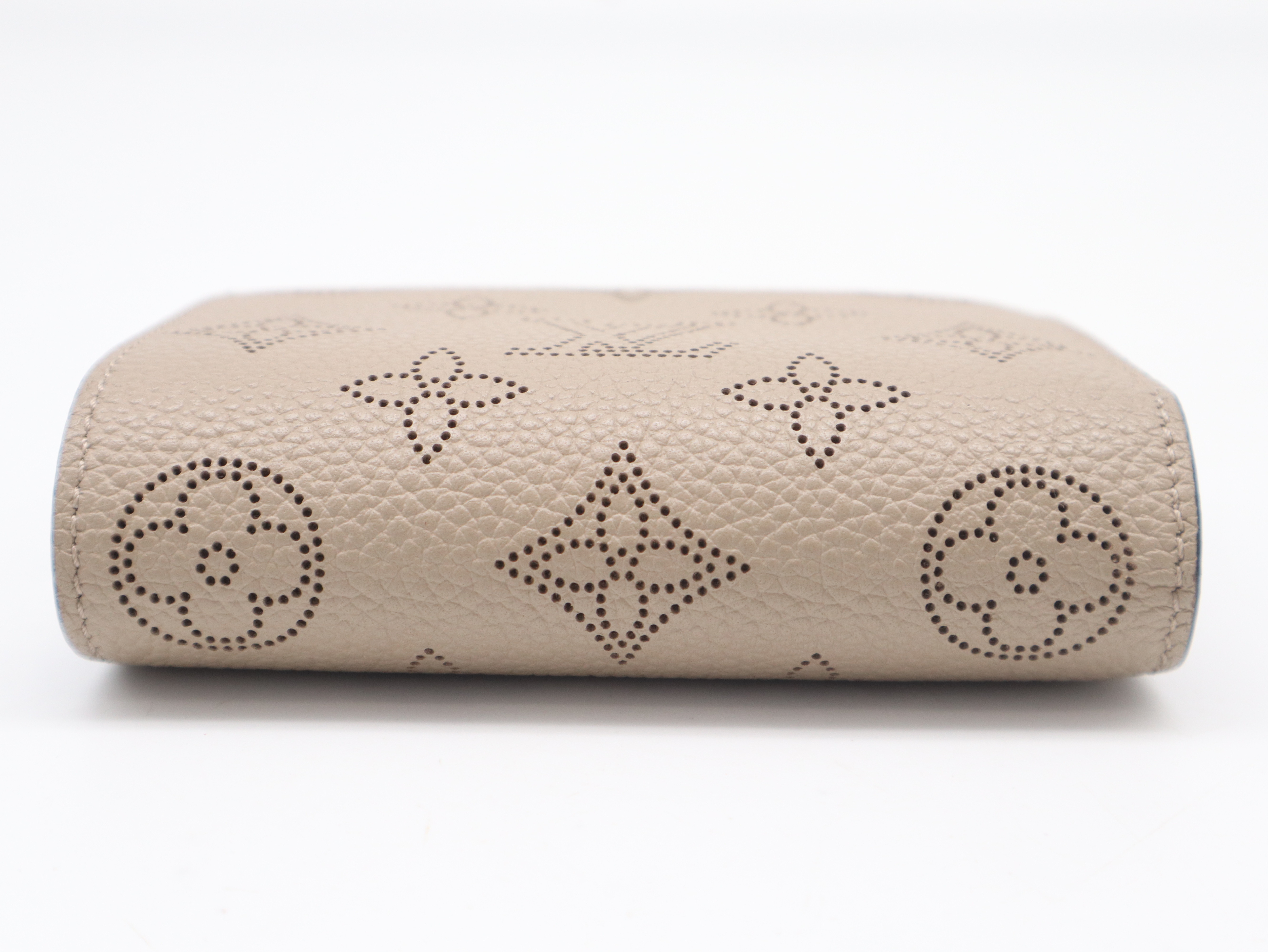 M80817 Mahina Portefeuille Claire Galet Wallet with Dust Bag, RFID ID Tested. — view 3