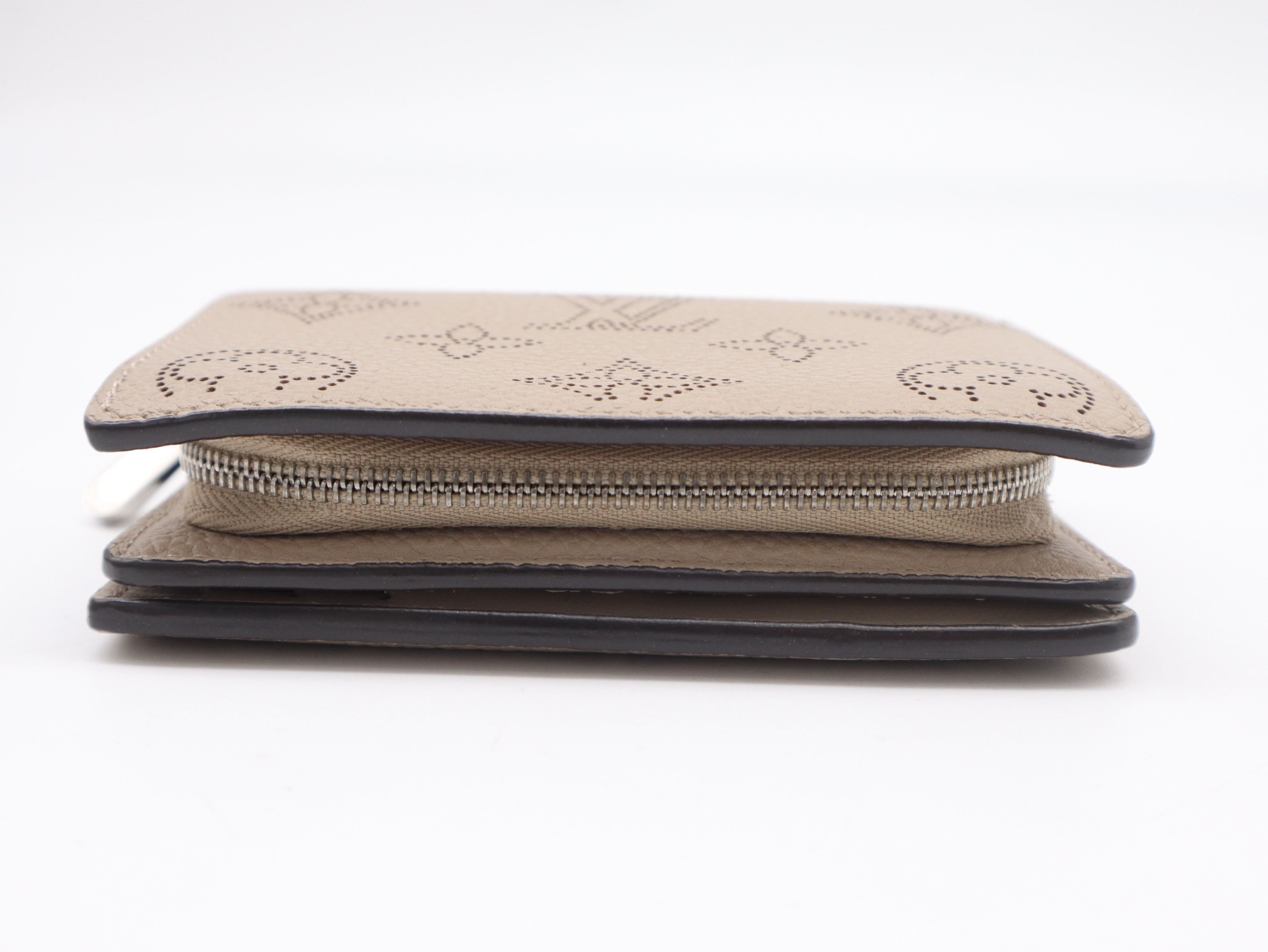M80817 Mahina Portefeuille Claire Galet Wallet with Dust Bag, RFID ID Tested. — view 4