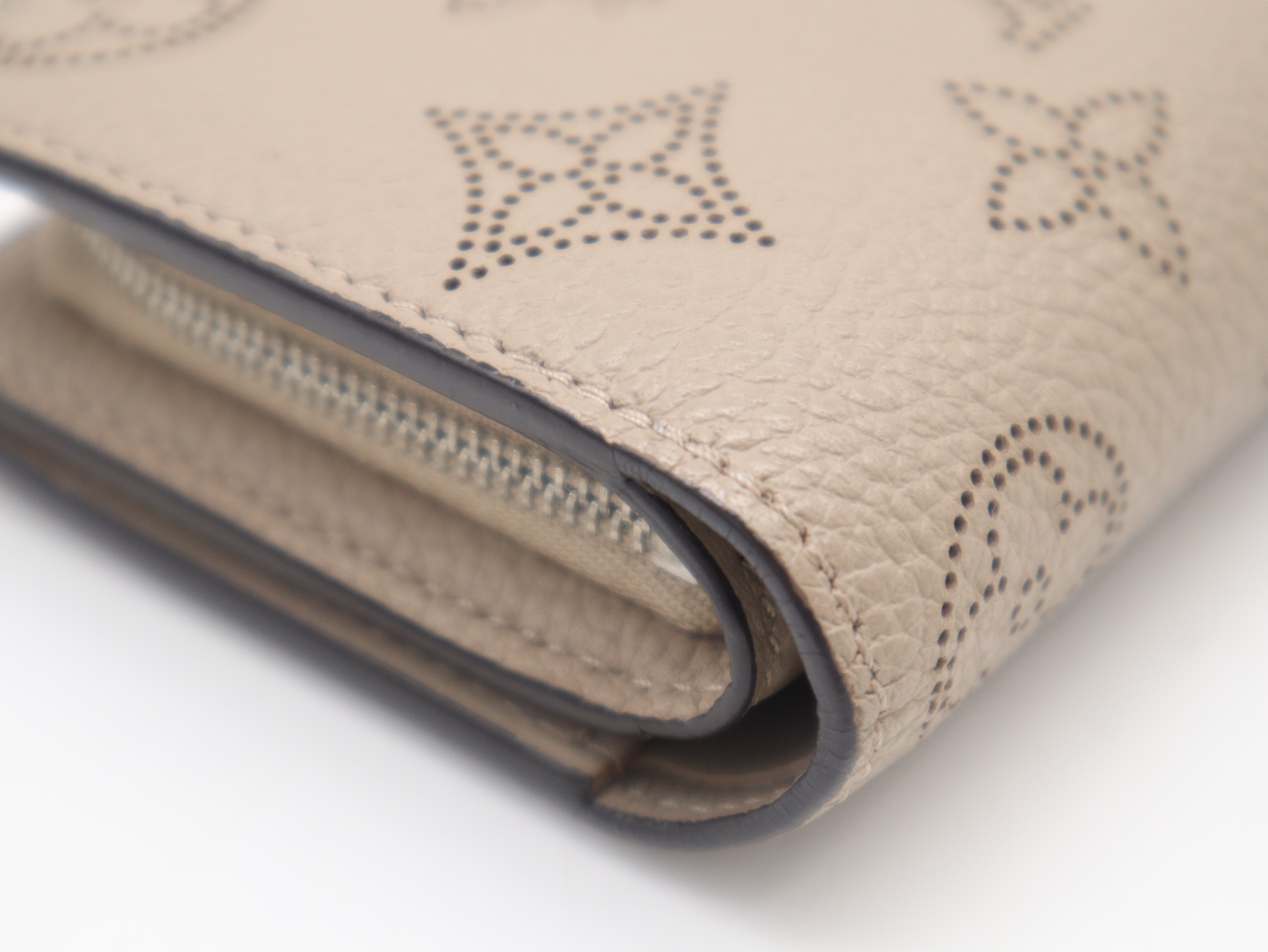 M80817 Mahina Portefeuille Claire Galet Wallet with Dust Bag, RFID ID Tested. — view 7