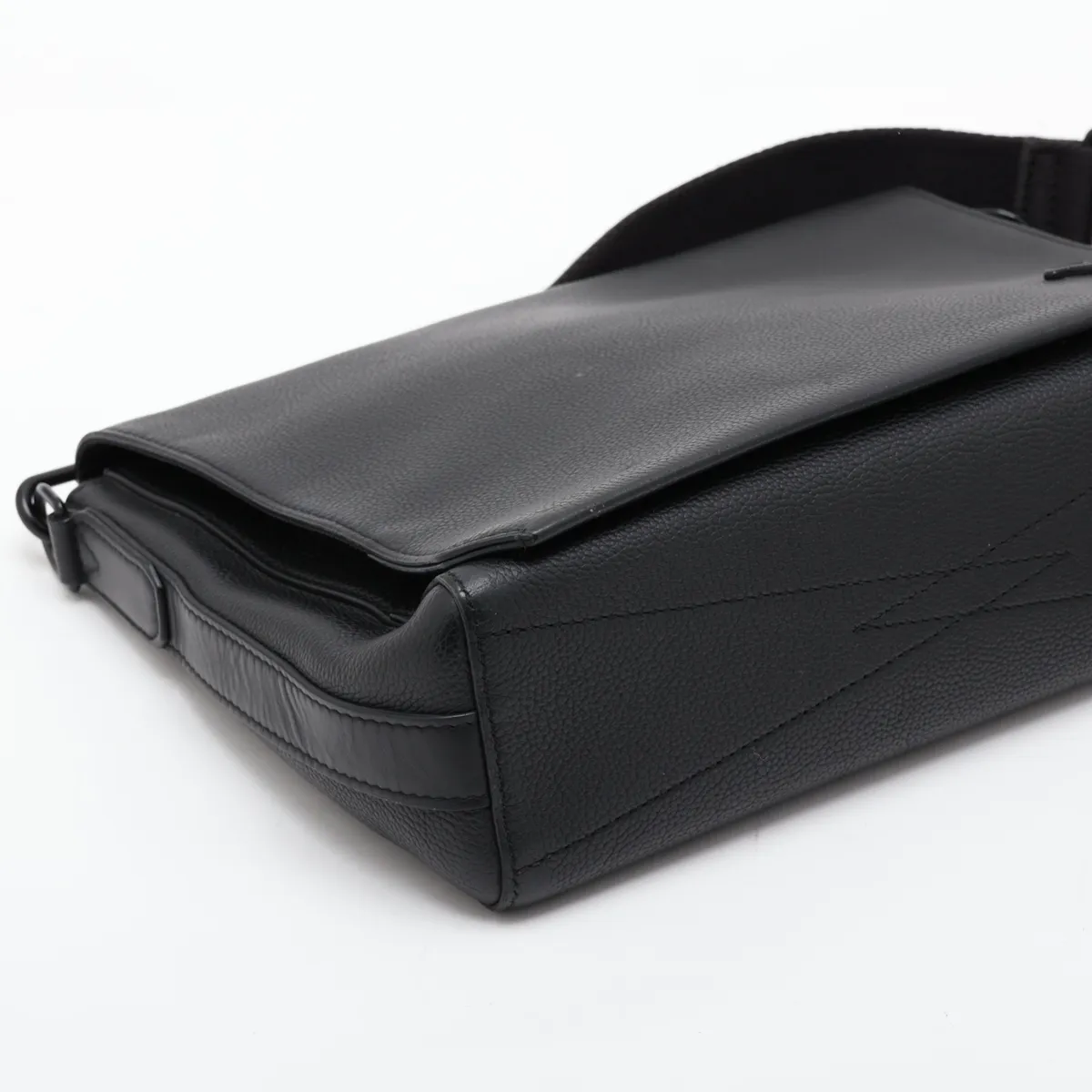 LV Aerogram Takeoff Messenger M57080 Black (RFID detected) — view 4