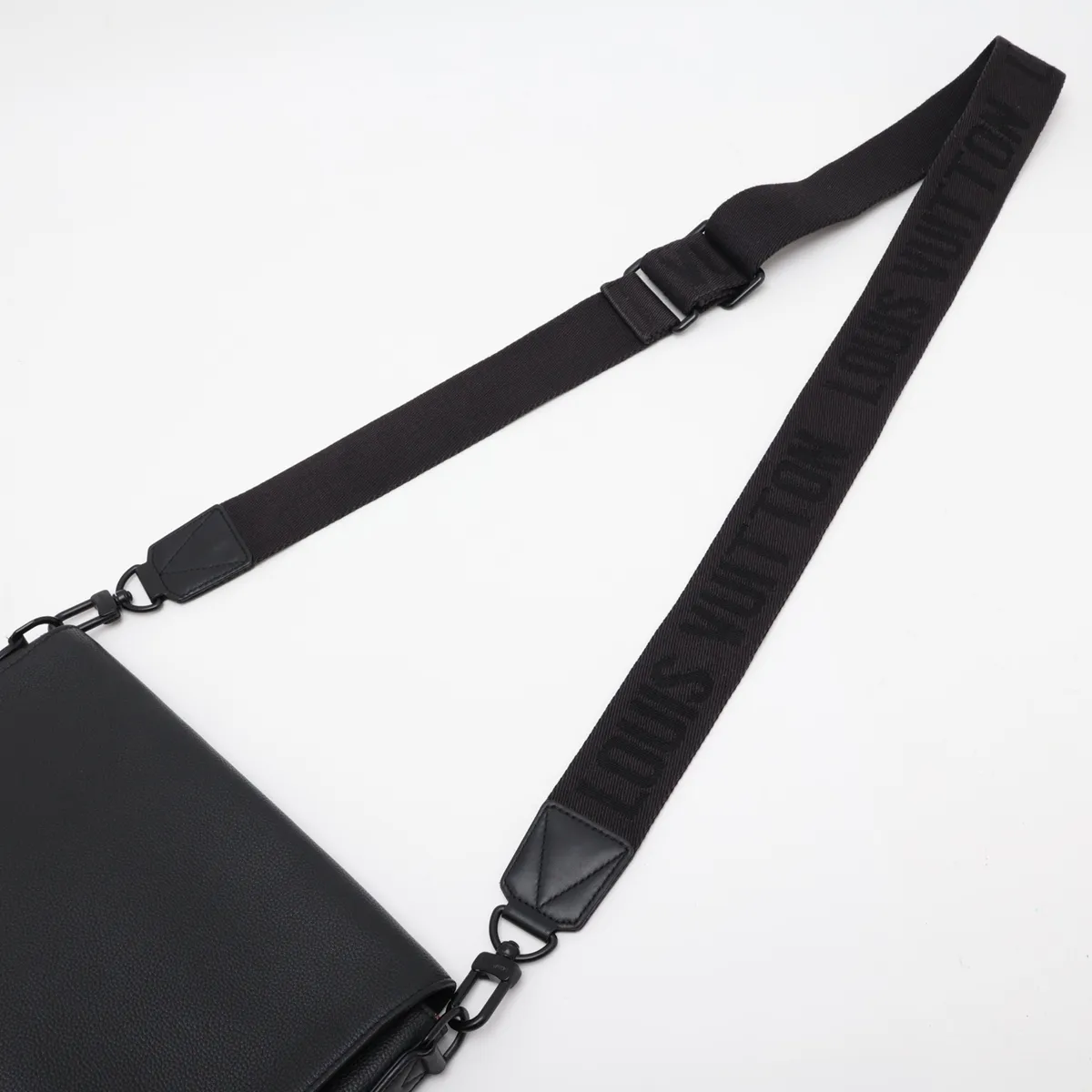 LV Aerogram Takeoff Messenger M57080 Black (RFID detected) — view 5