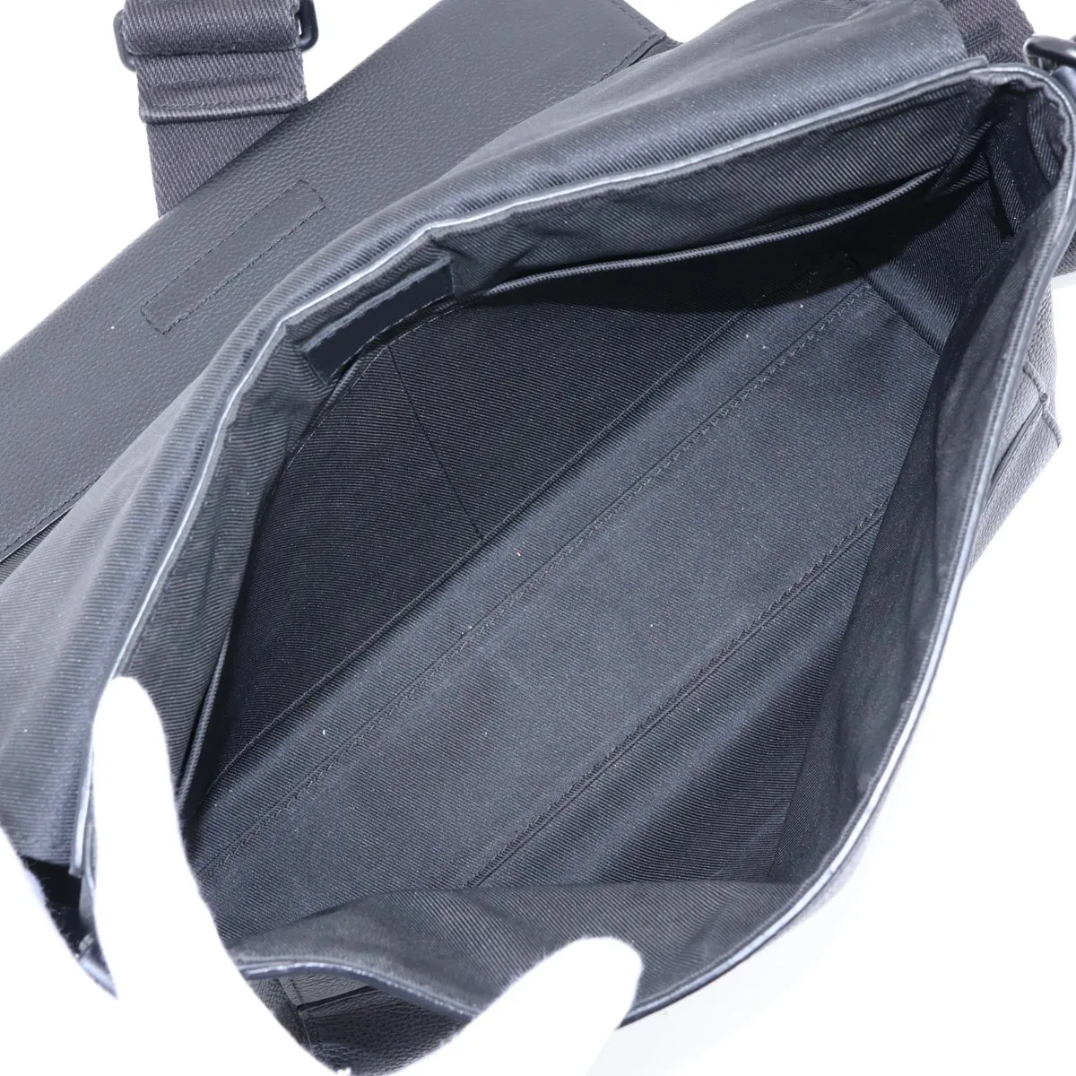 LV Aerogram Takeoff Messenger M57080 Black (RFID detected) — view 6