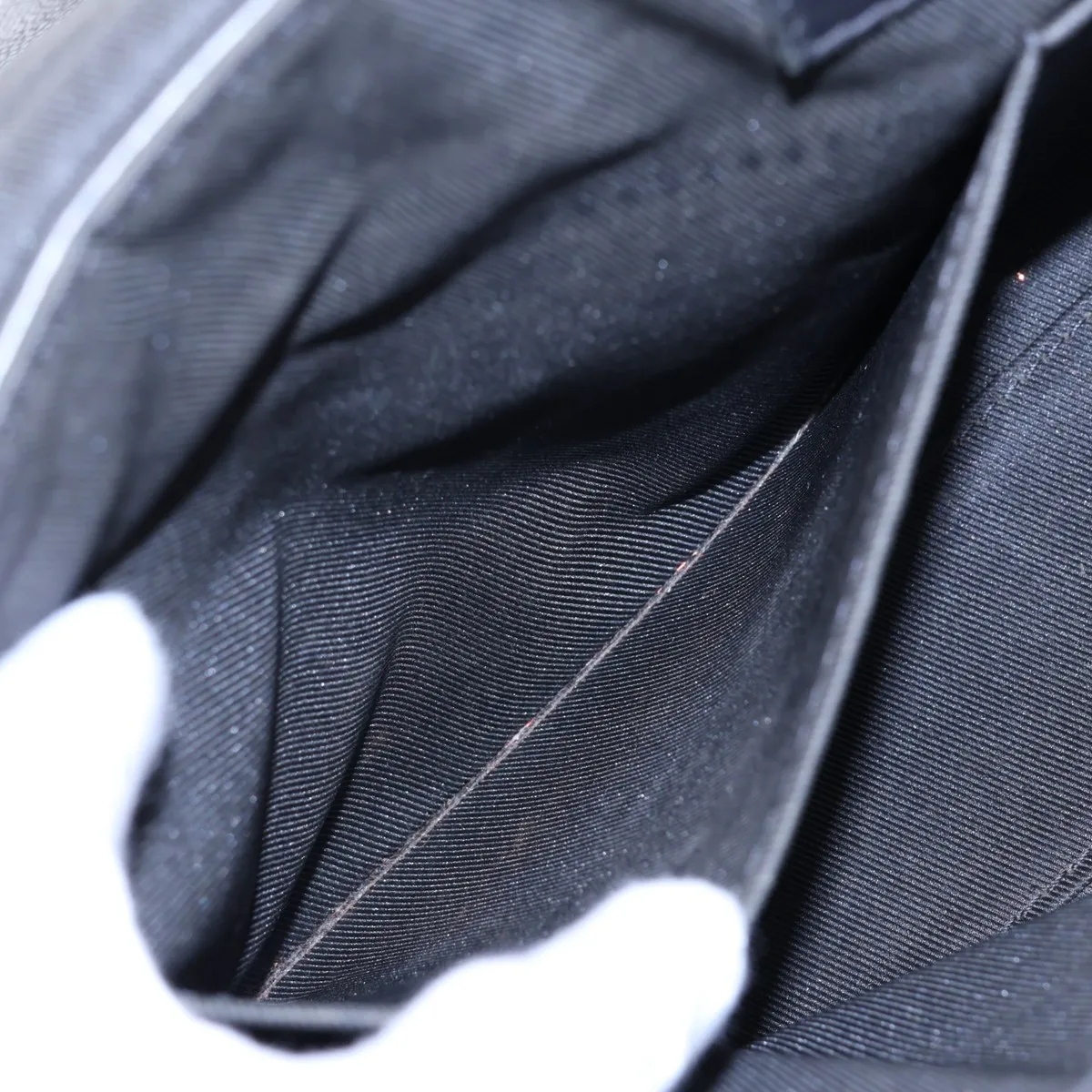 LV Aerogram Takeoff Messenger M57080 Black (RFID detected) — view 7