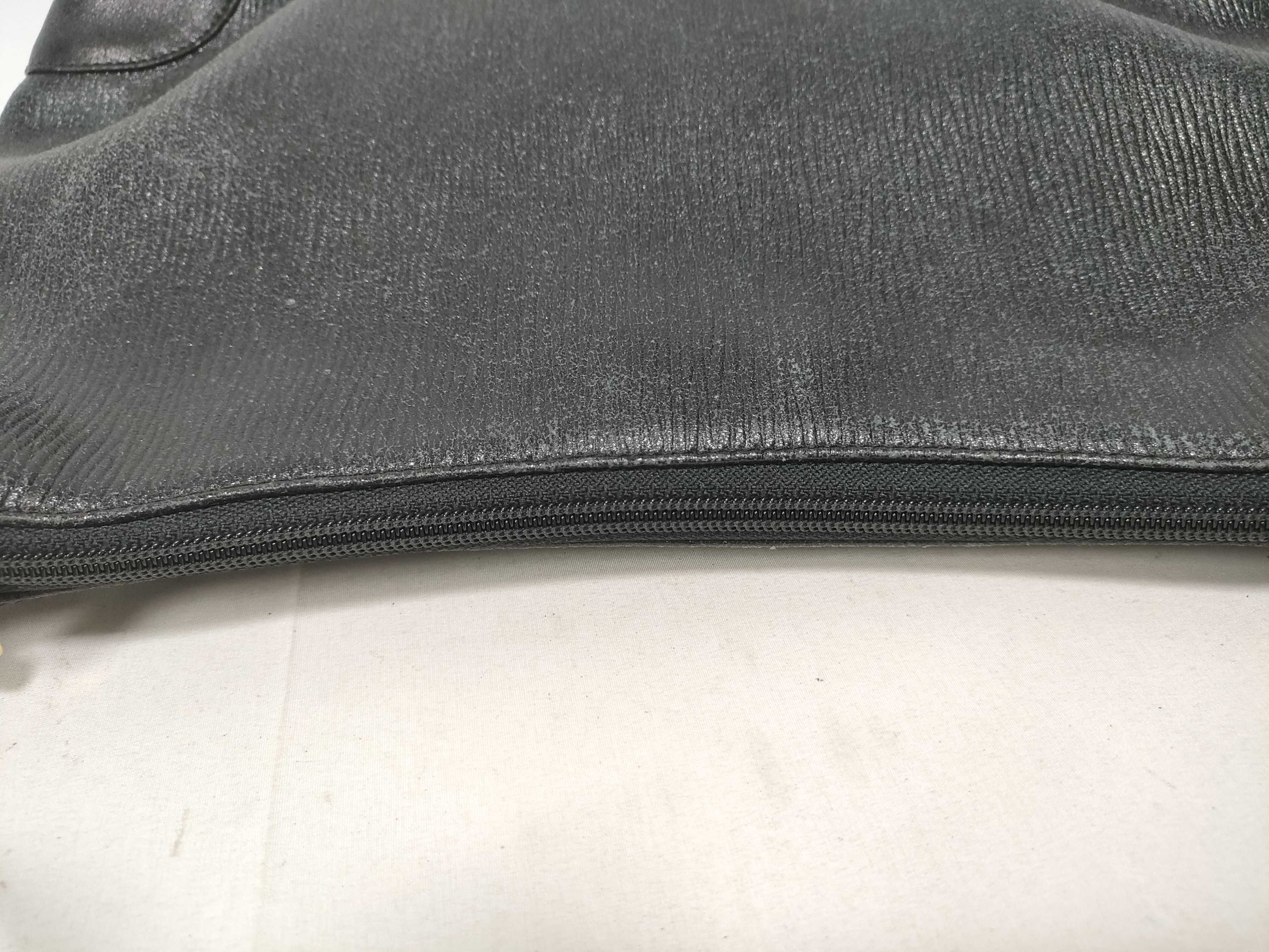 (Givenchy) Leather Shoulder Bag — view 13