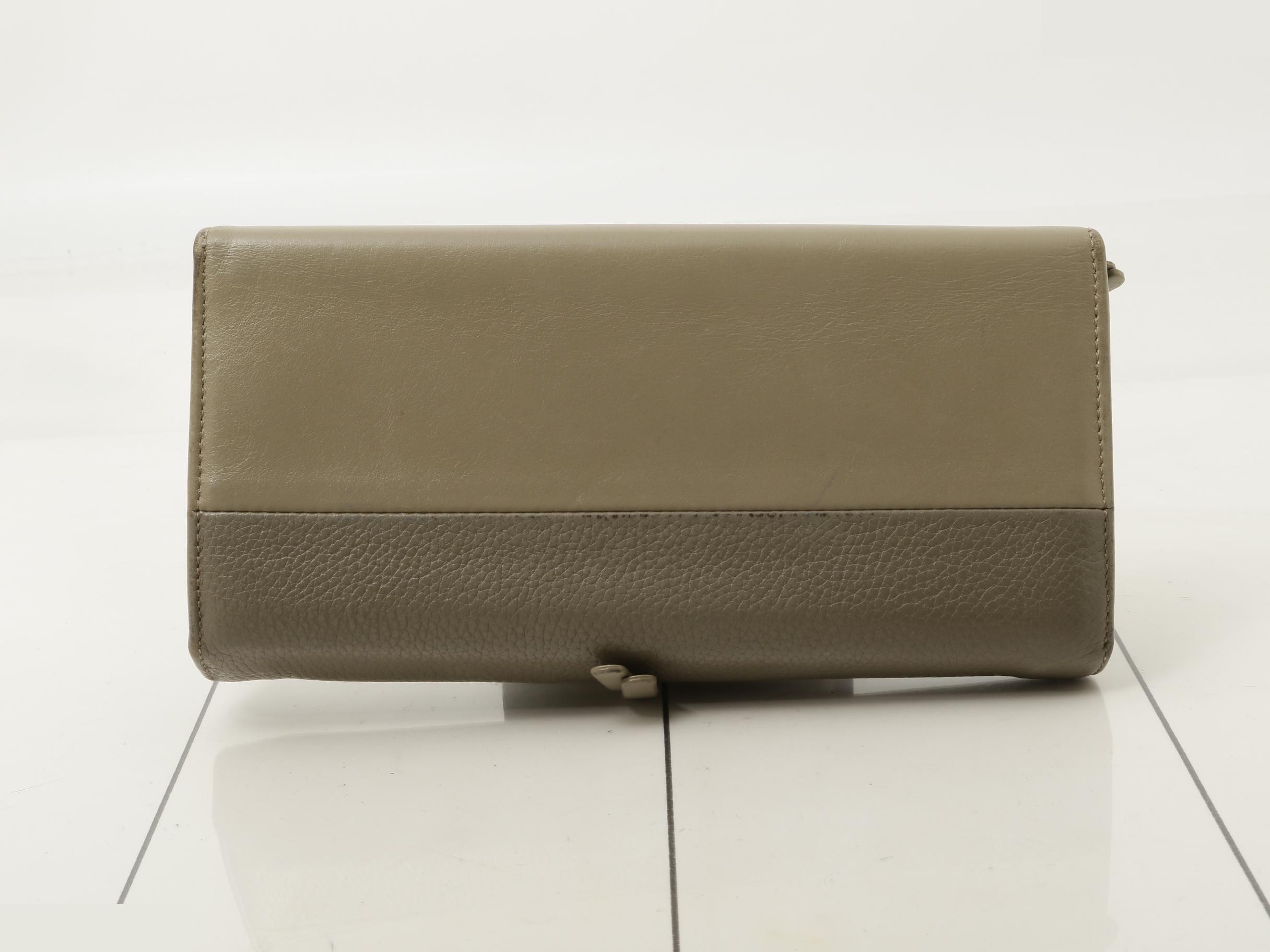 wallet — view 2
