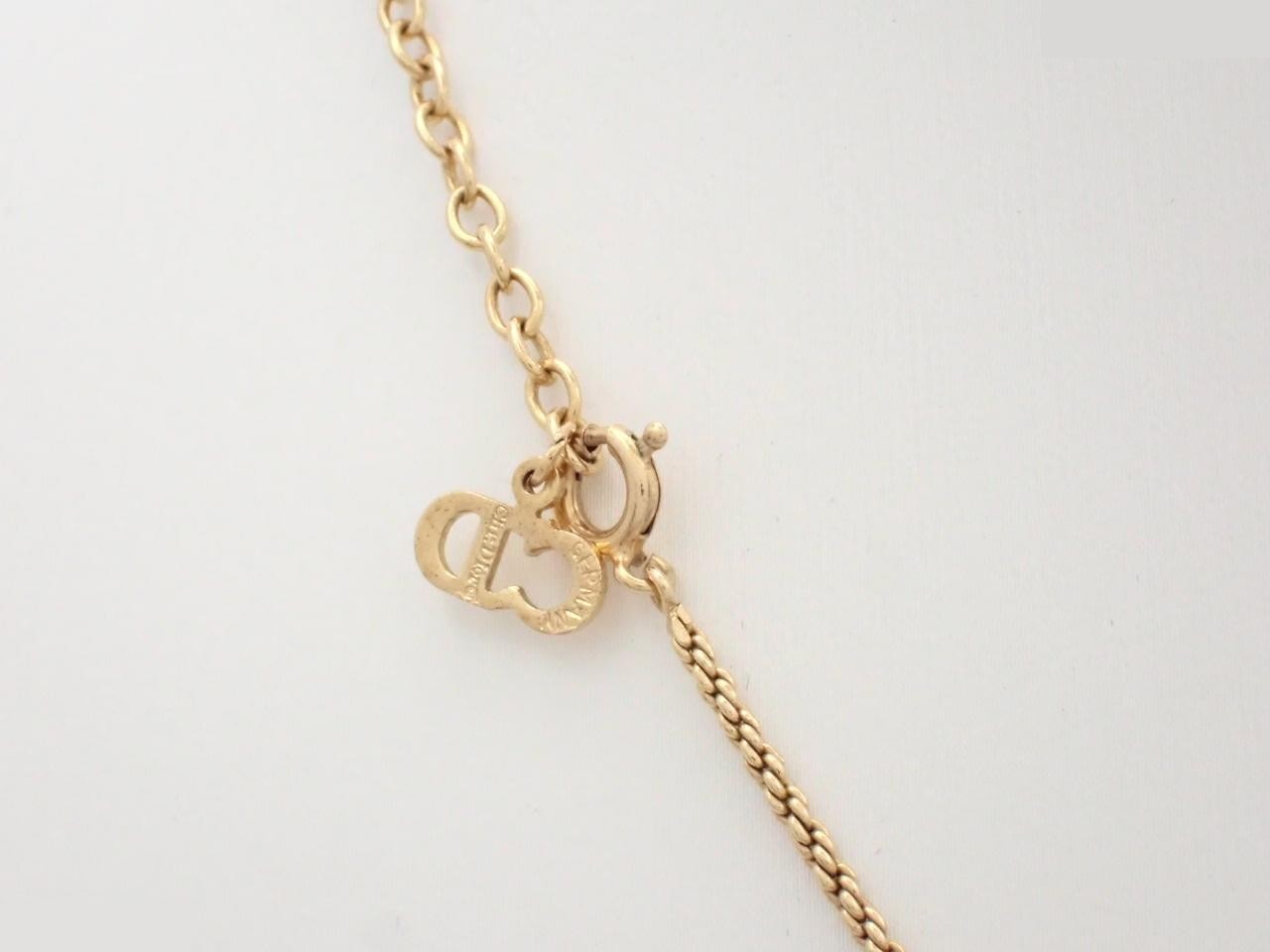 Gold necklace — view 2