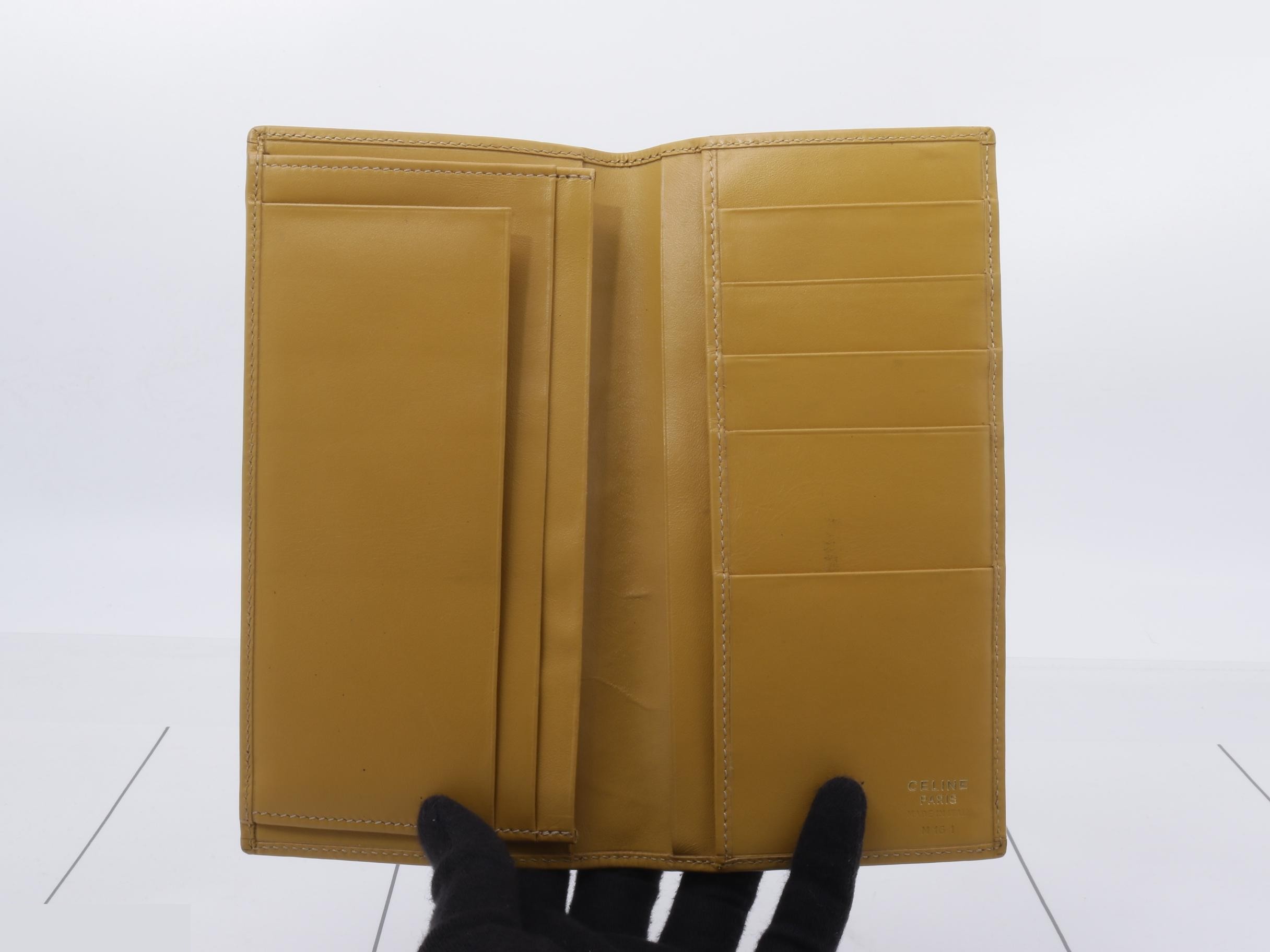 Other lines: Bags and Wallets — view 4