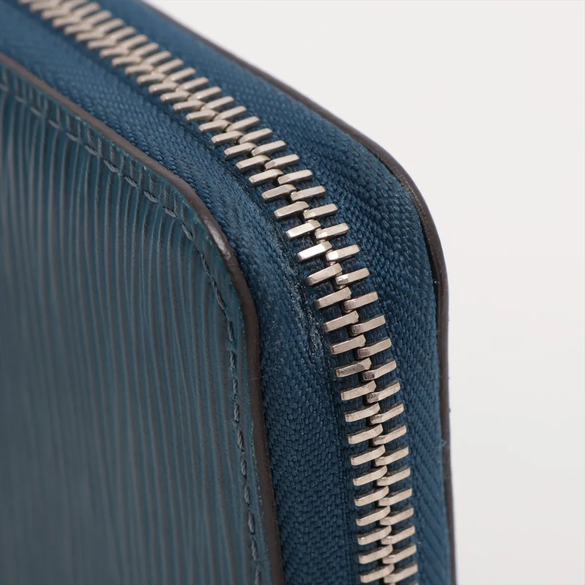 Epi Zippy Vertical M60966 CA5116 Blue Round Zip Wallet with Initial Zipper Lane Crack — view 11