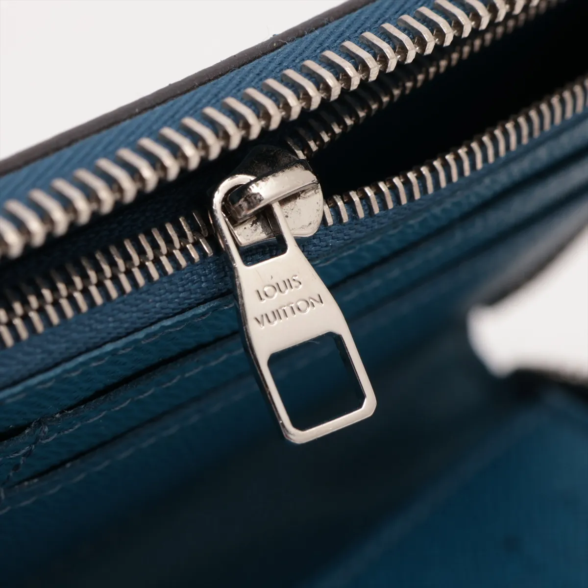 Epi Zippy Vertical M60966 CA5116 Blue Round Zip Wallet with Initial Zipper Lane Crack — view 8
