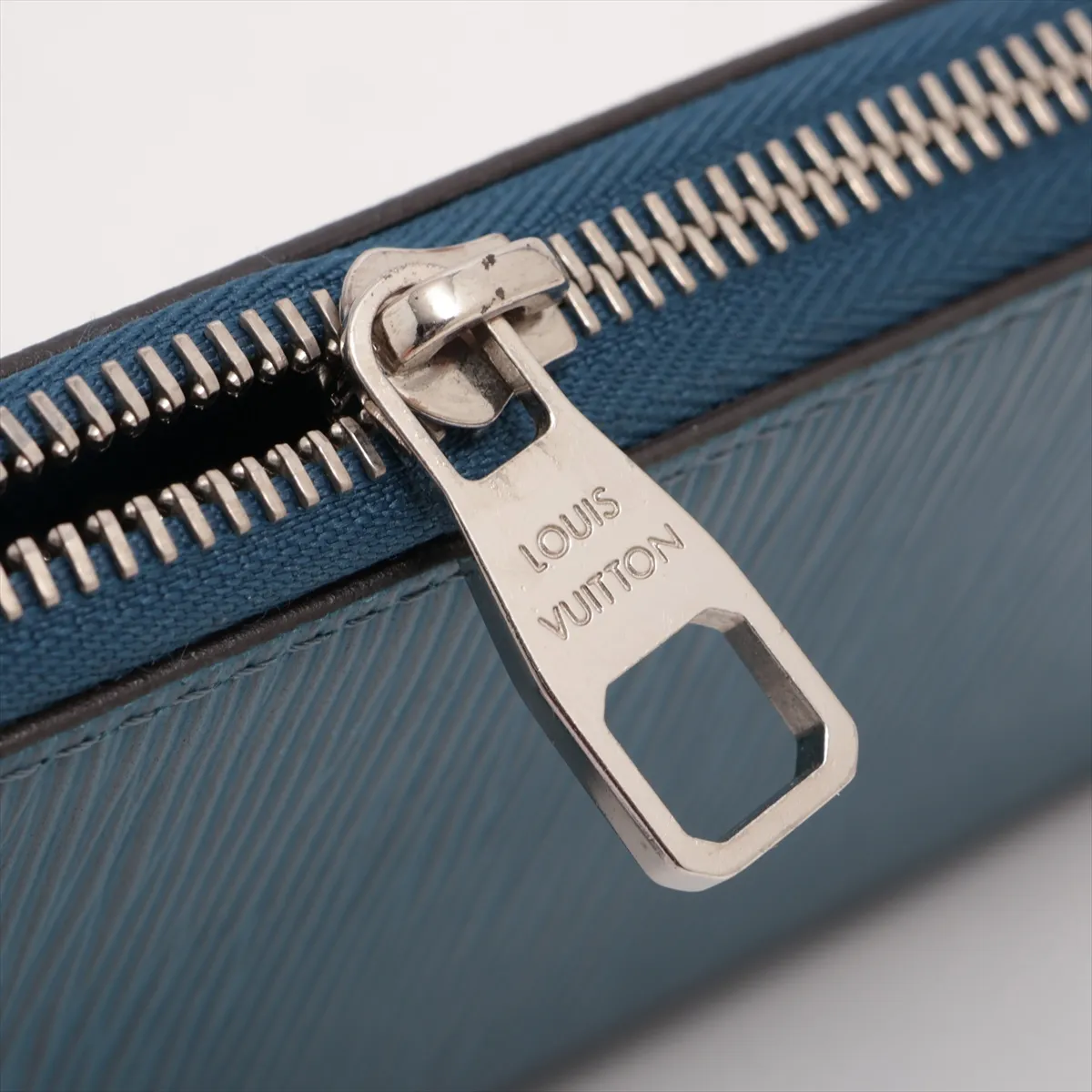 Epi Zippy Vertical M60966 CA5116 Blue Round Zip Wallet with Initial Zipper Lane Crack — view 10