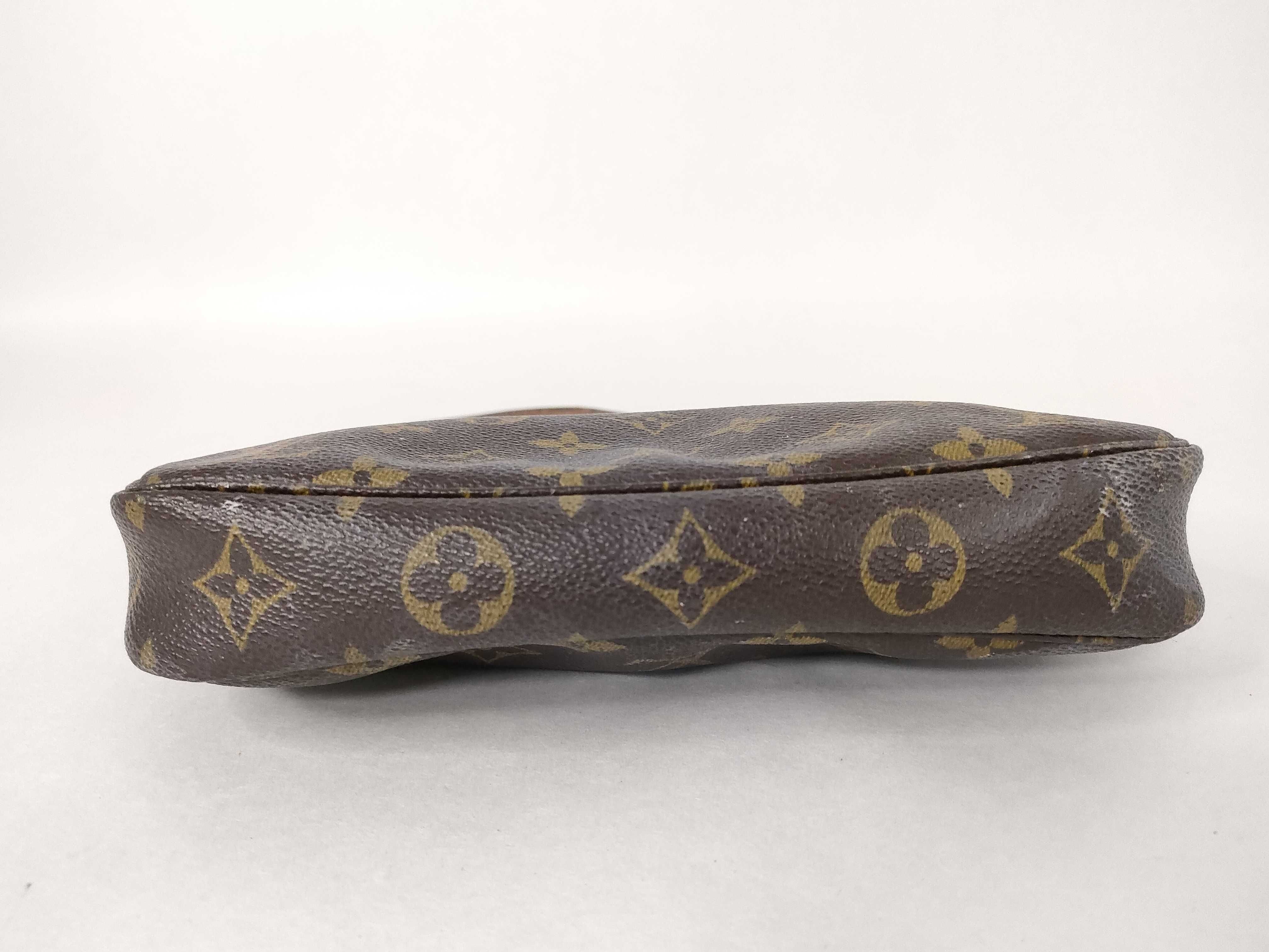 Monogram Louis Vuitton Monogram Accessoire M40712 Pouch — view 7