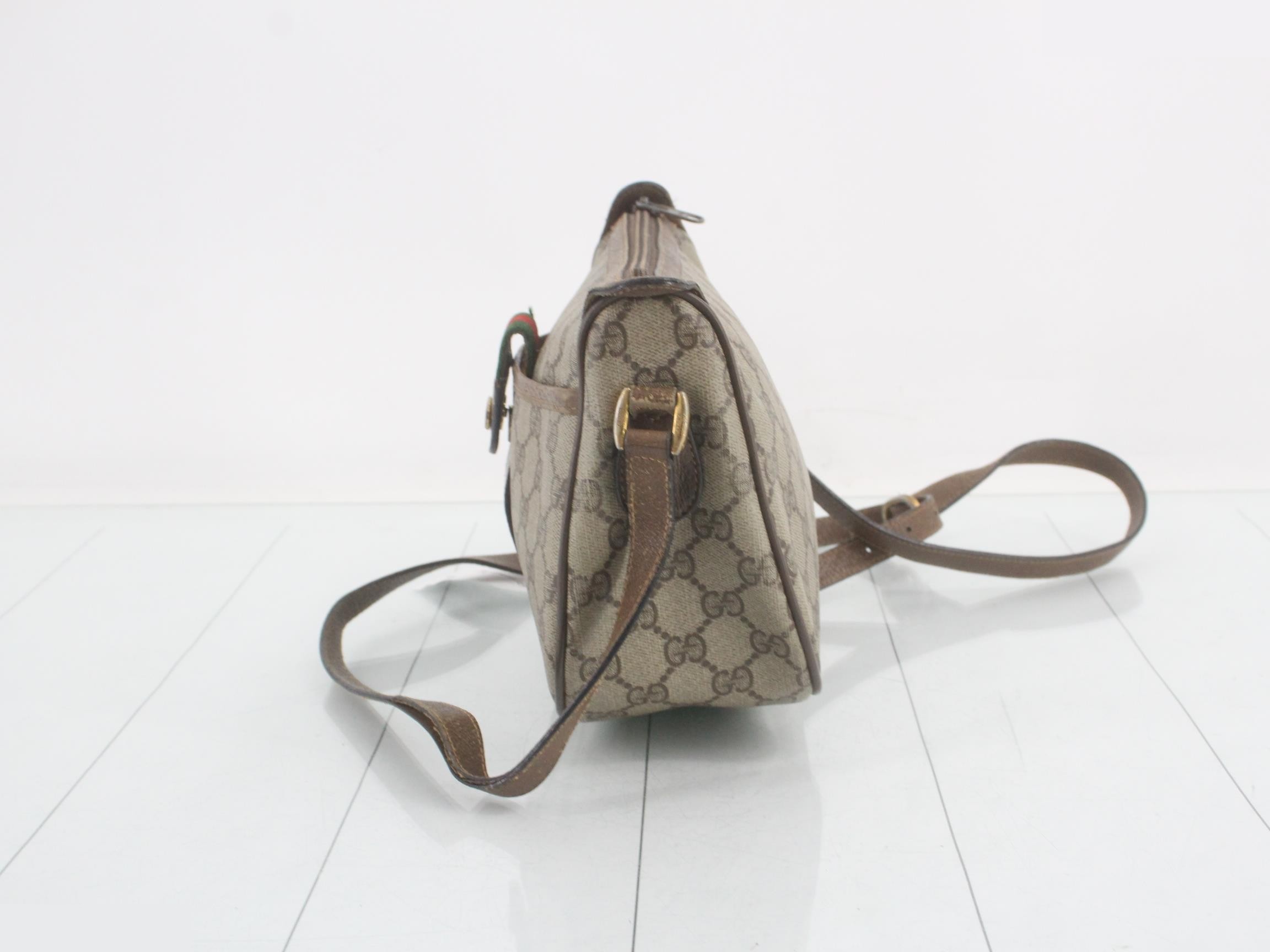 GG Supreme Shoulder Bag — view 3