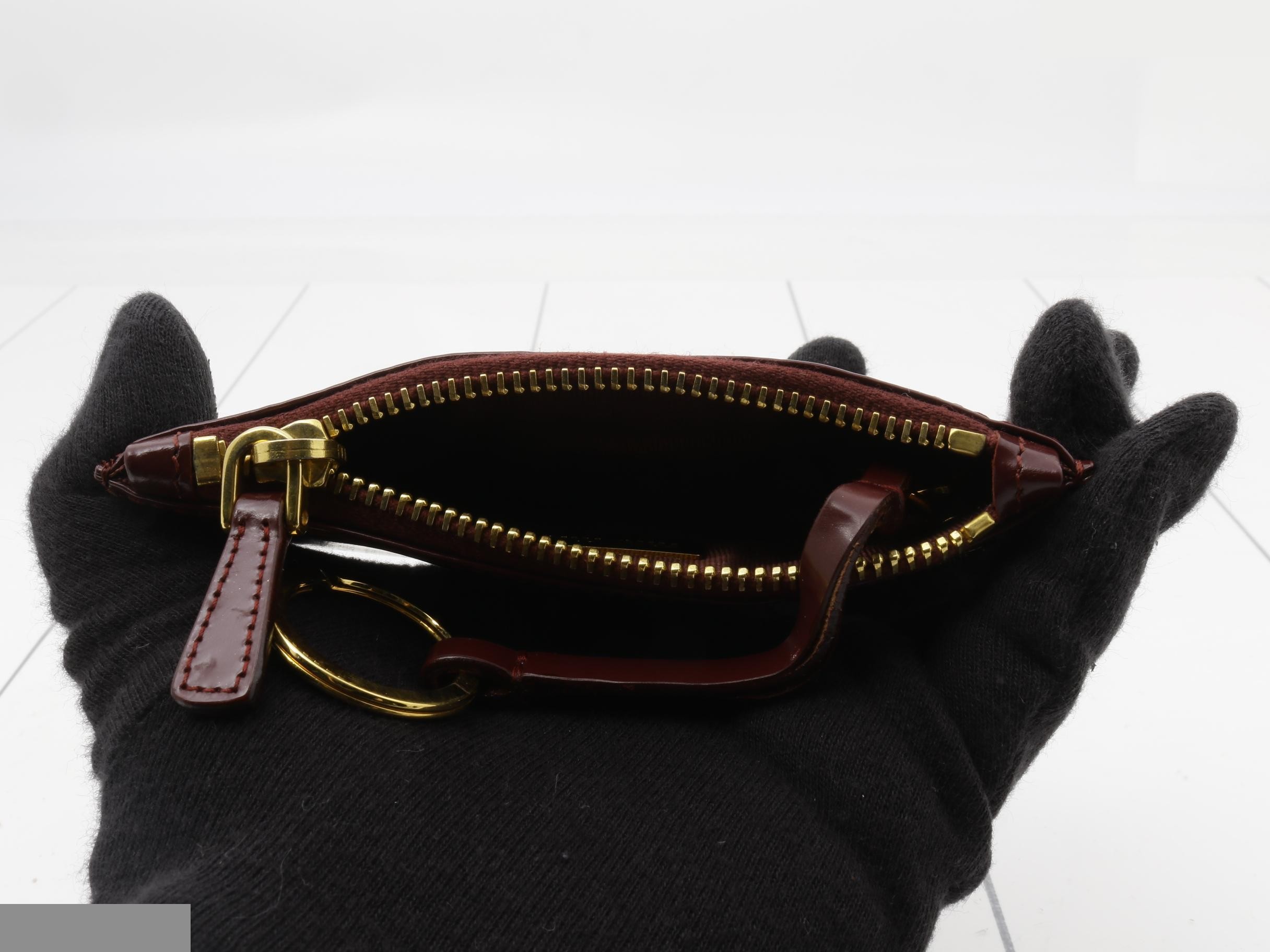 Coin case with key ring — view 4